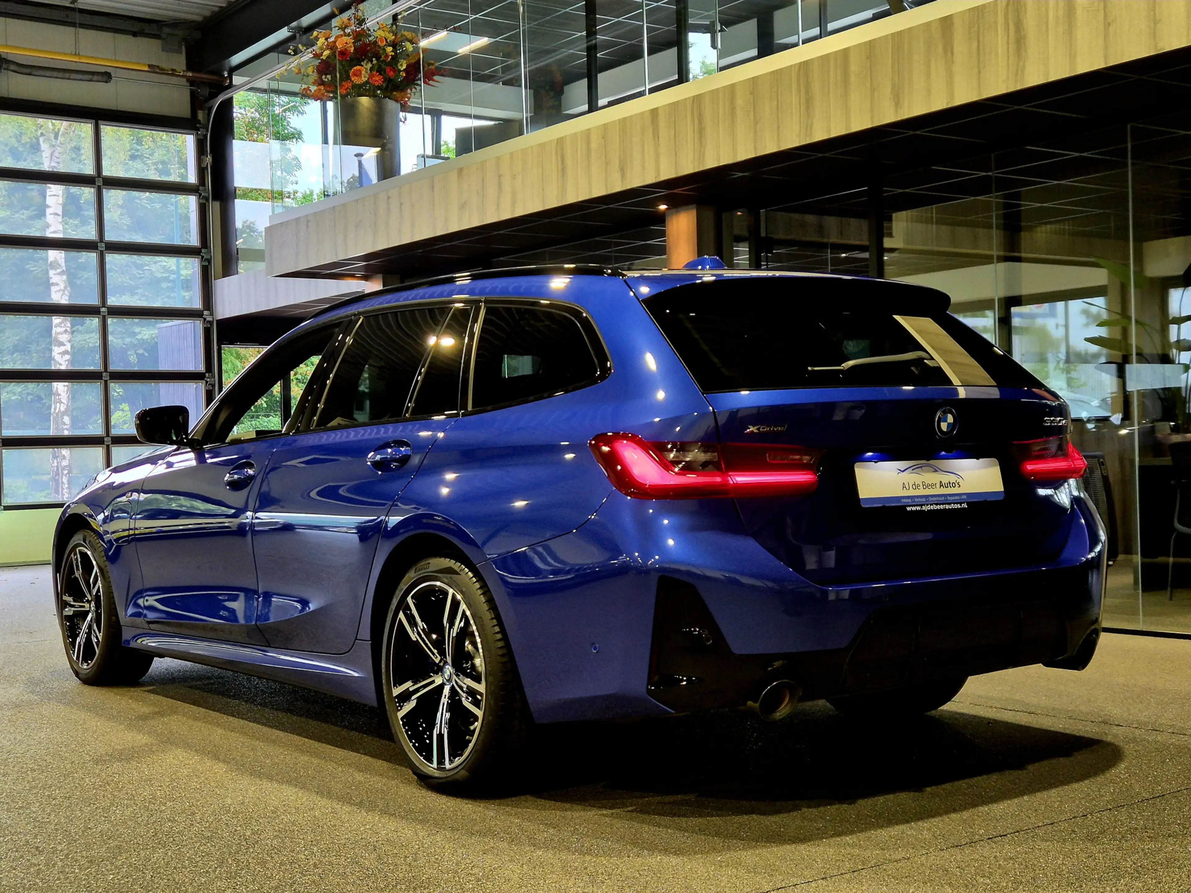 BMW 330 3-serie Touring 330e xDrive M-Sport | Panorama | H — photo 2