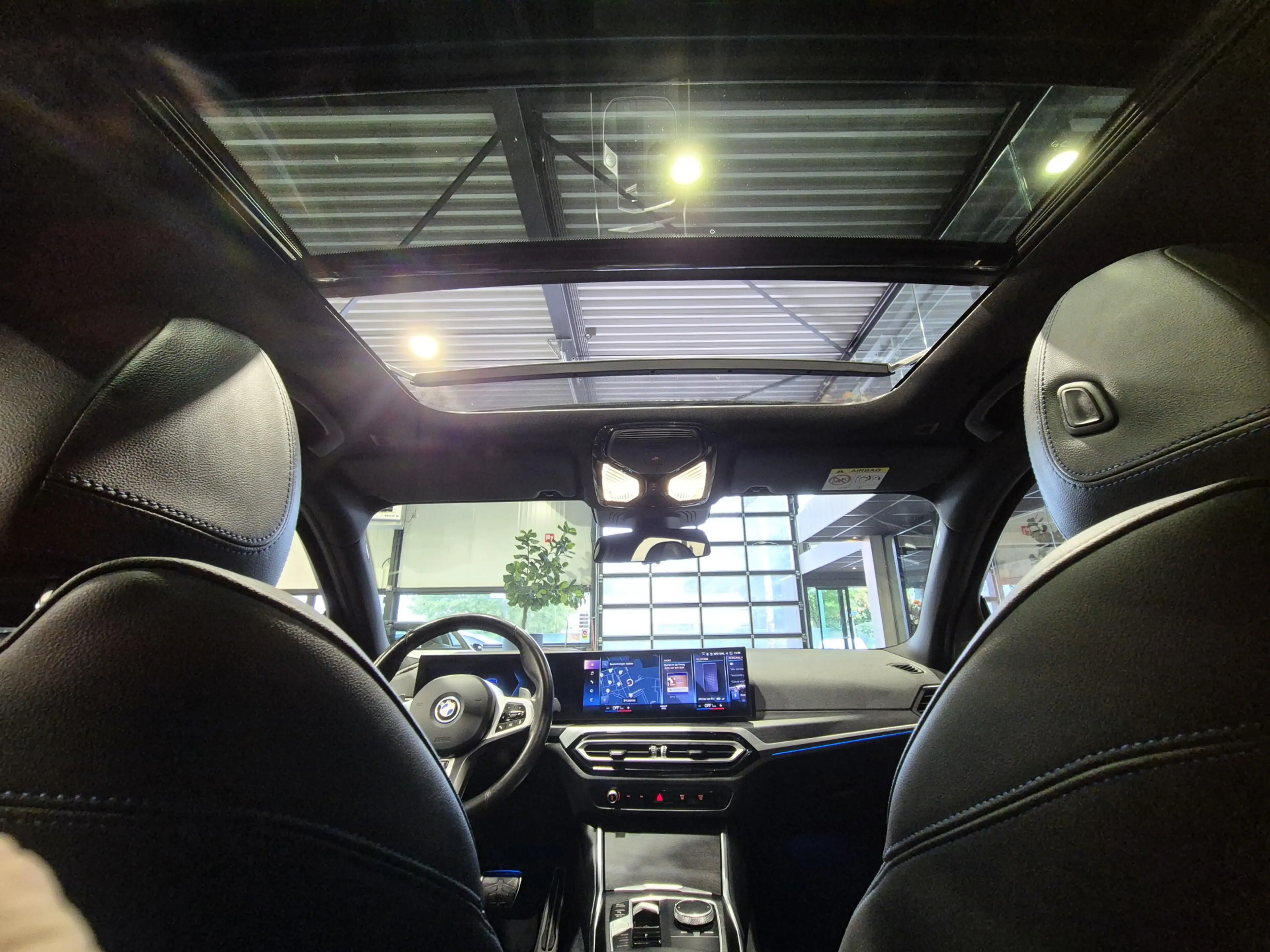 BMW 330 3-serie Touring 330e xDrive M-Sport | Panorama | H — photo 8