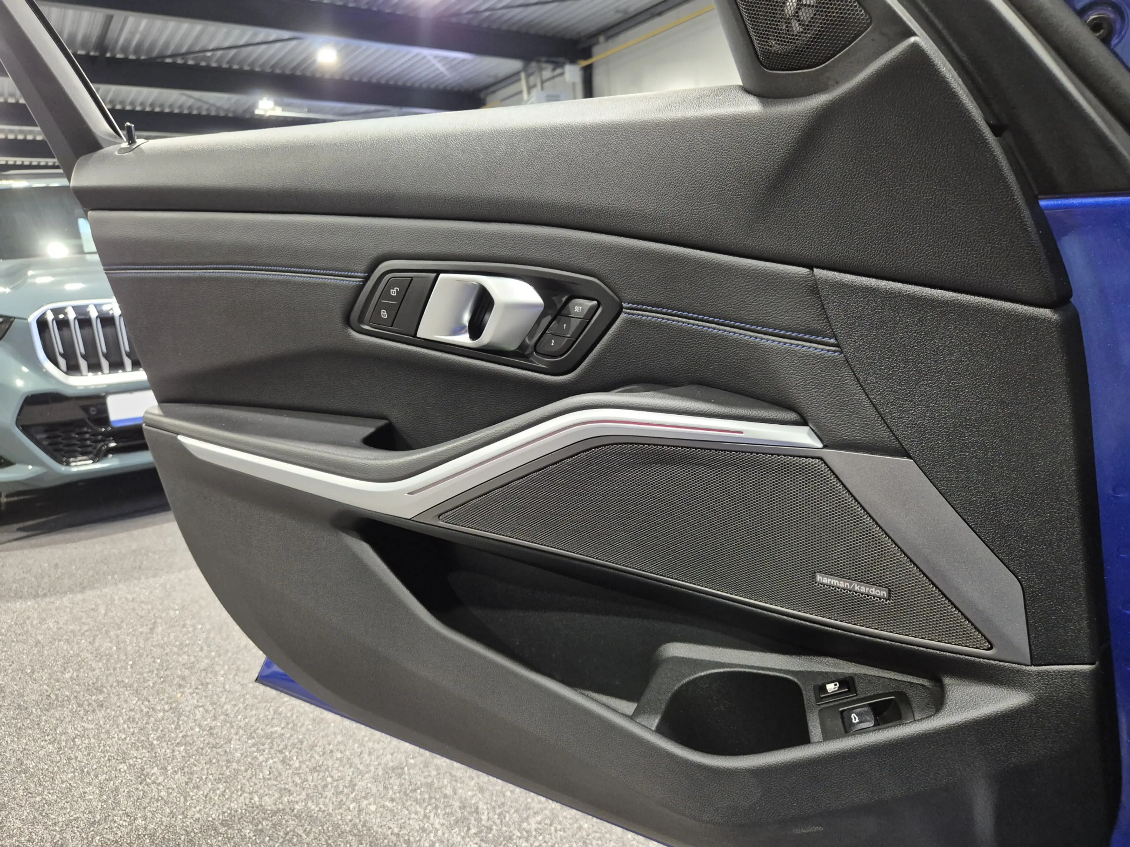BMW 330 3-serie Touring 330e xDrive M-Sport | Panorama | H — photo 33
