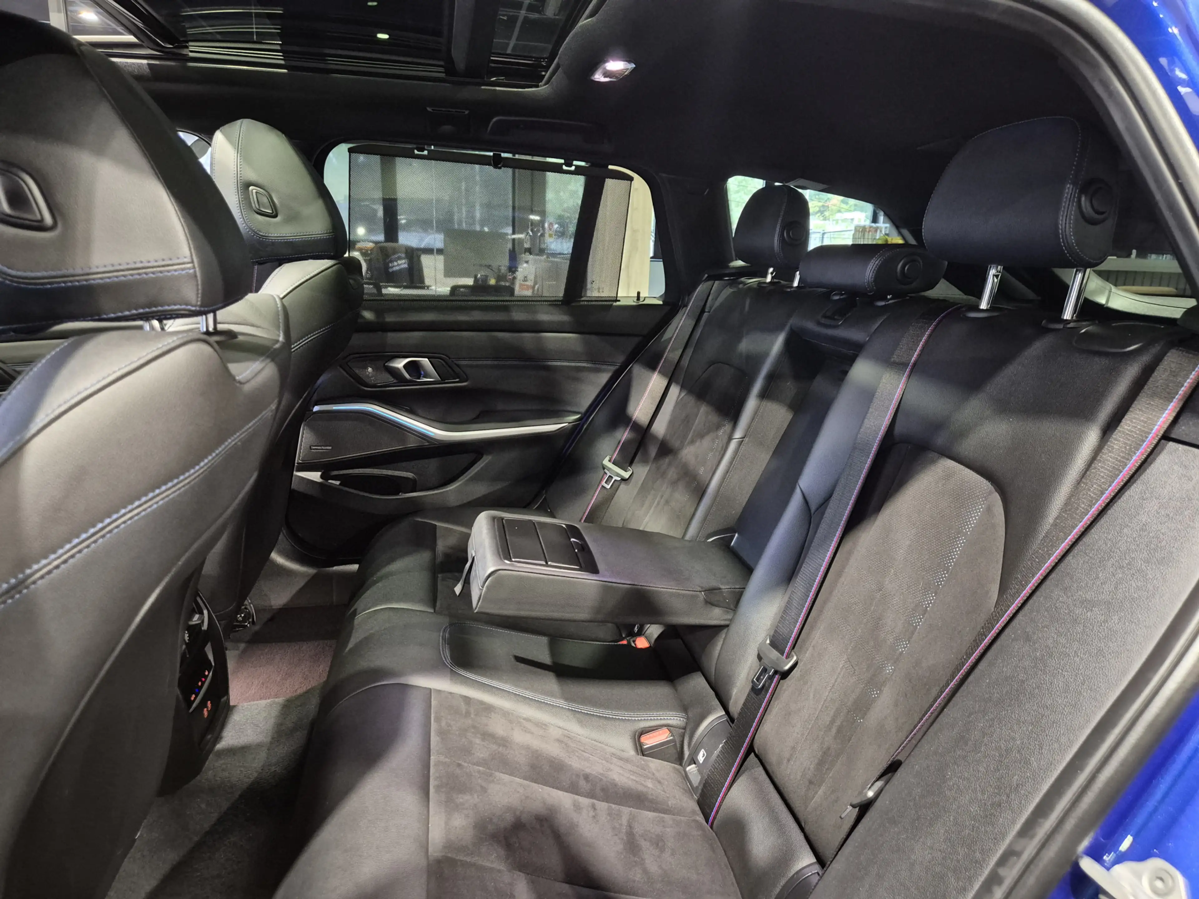 BMW 330 3-serie Touring 330e xDrive M-Sport | Panorama | H — photo 26
