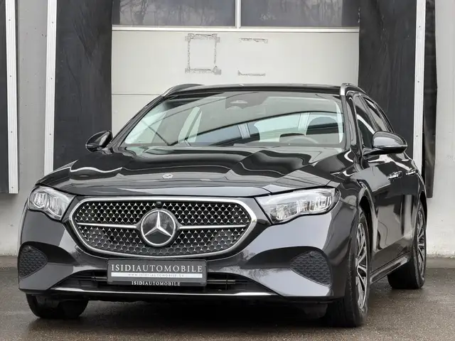 Mercedes-Benz E 200 T Avantgarde LED MBUX Distronic Kamera AHK