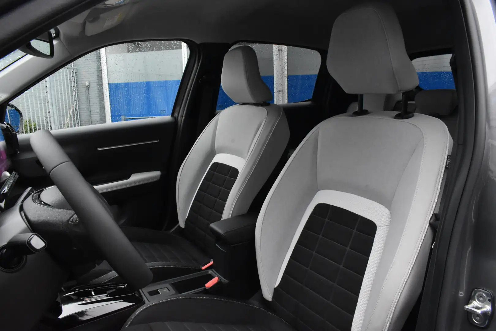 Citroen C3 Ë-C3 Max 113pk 44 kWh Navigatie | Carplay | Camera Grijs - 2