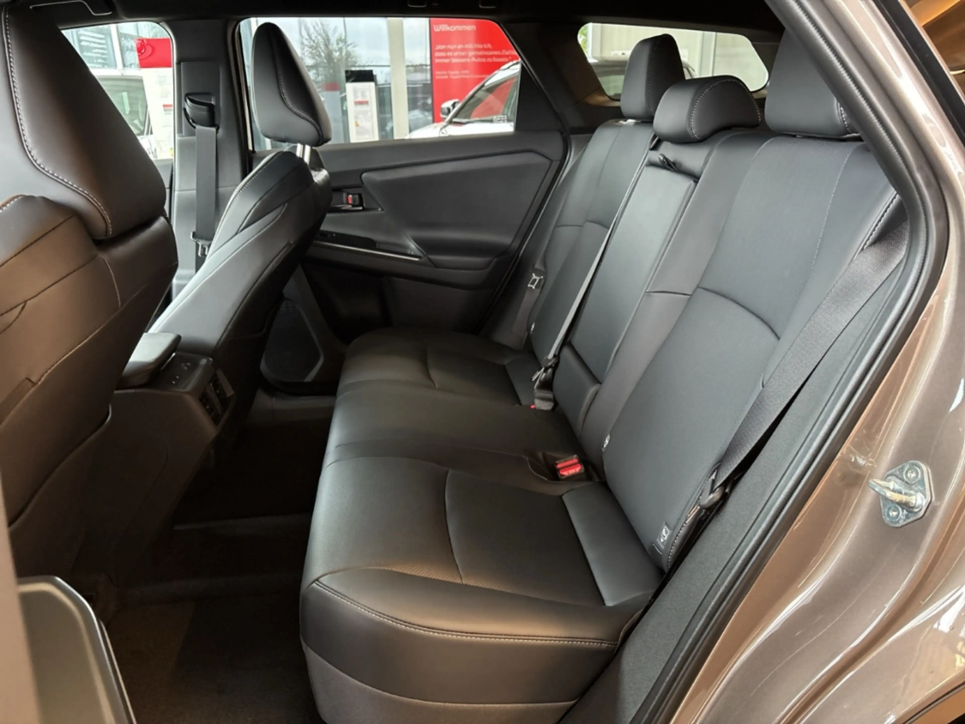 Toyota bZ4X Touring AWD Lounge Panorama Navi Digitales Cockpit — photo 11