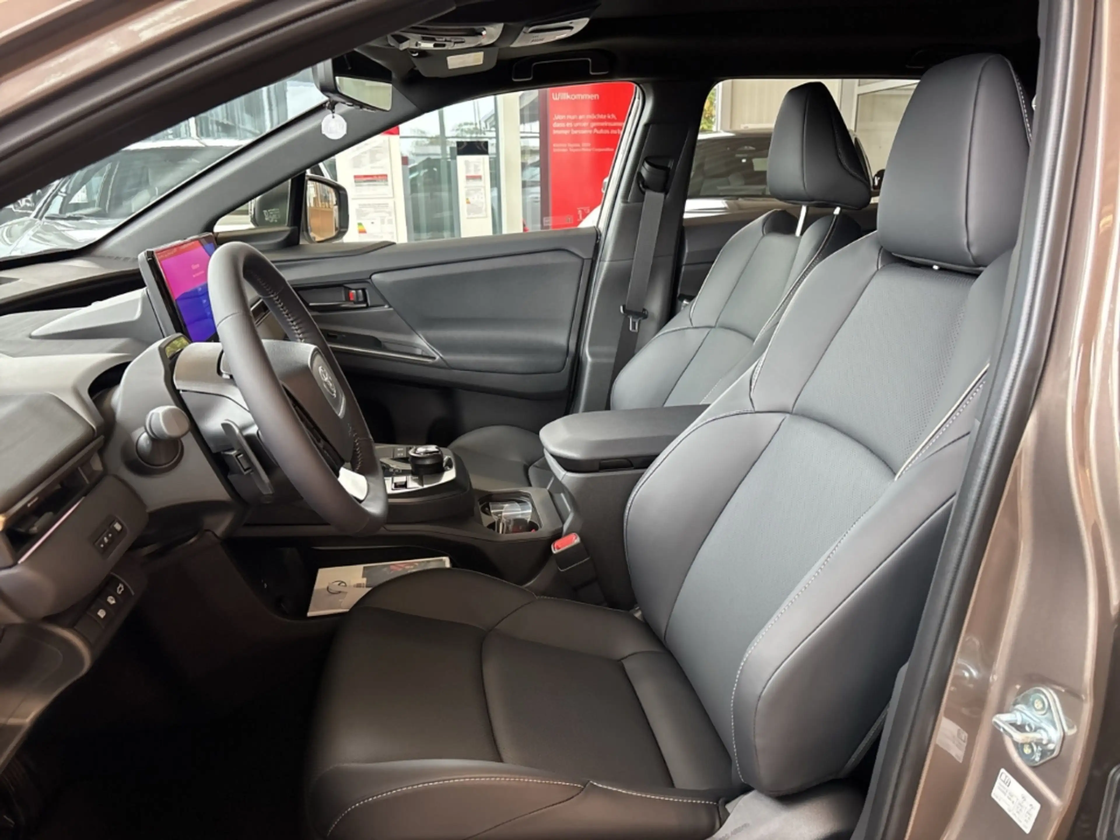 Toyota bZ4X Touring AWD Lounge Panorama Navi Digitales Cockpit — photo 8