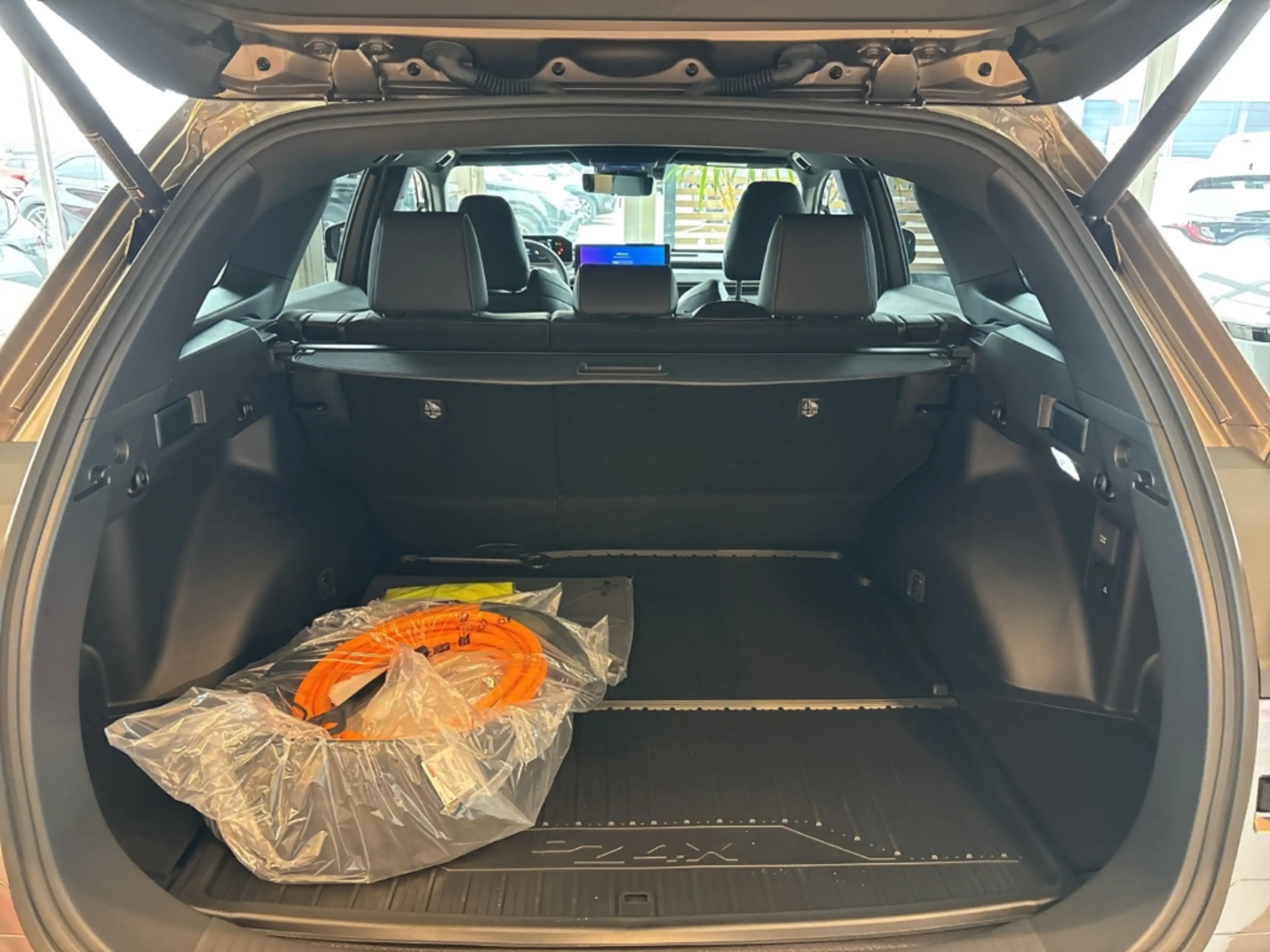 Toyota bZ4X Touring AWD Lounge Panorama Navi Digitales Cockpit — photo 7