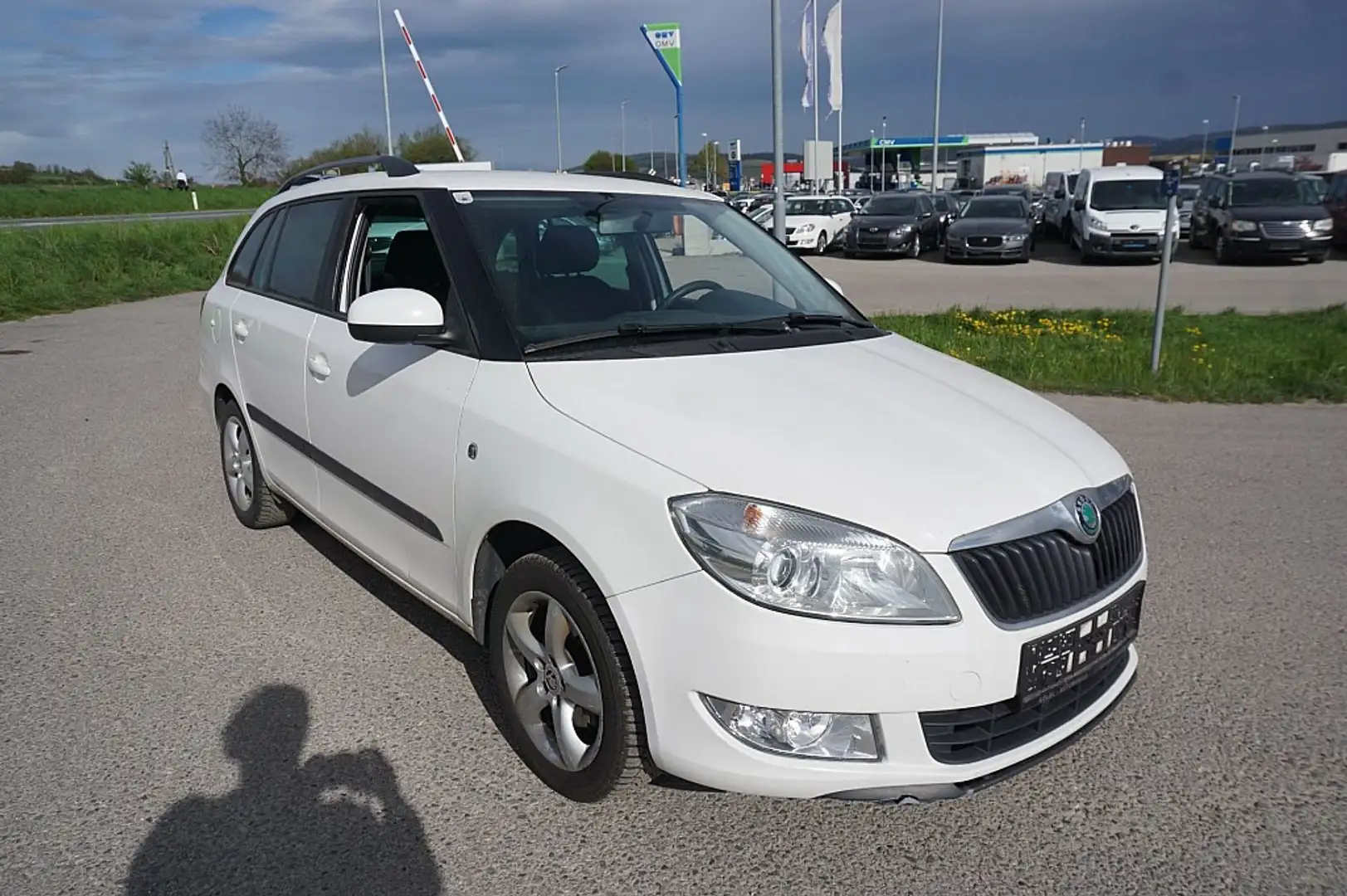 Skoda Fabia Combi Family 1,2 12V Weiß - 2