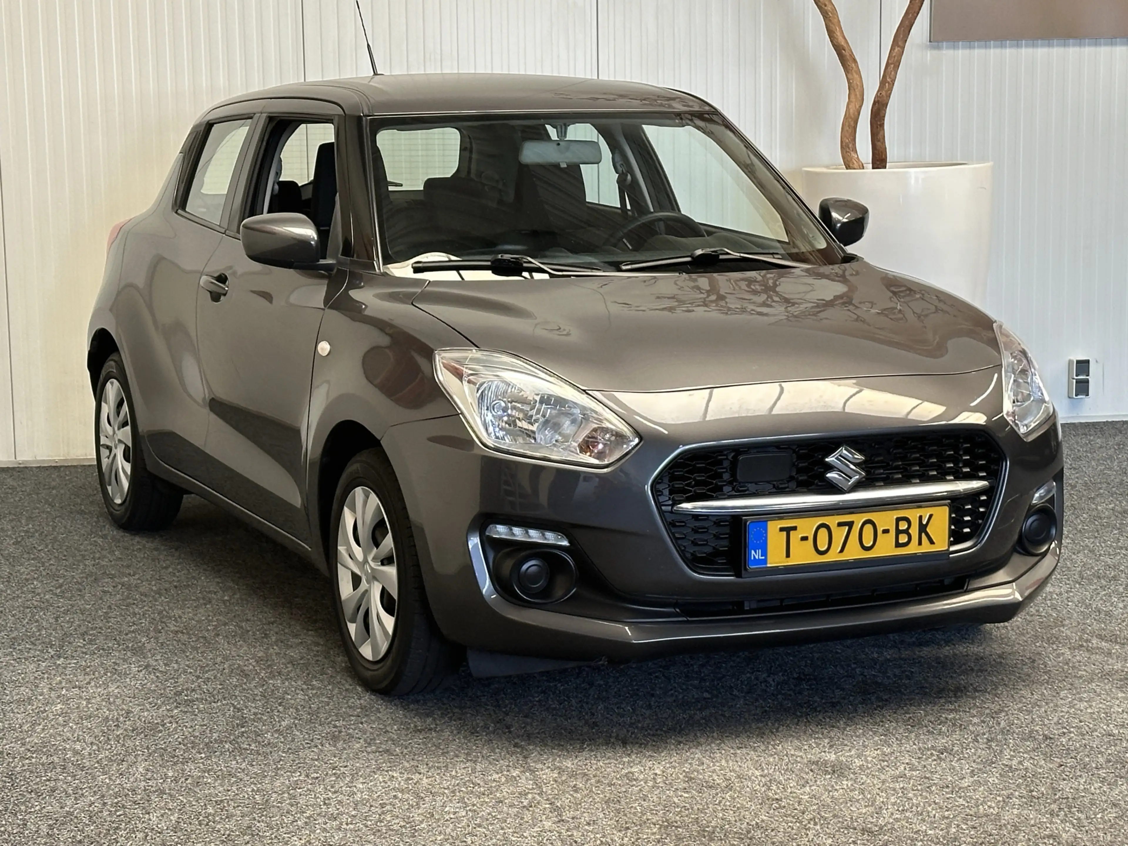 Suzuki Swift 1.2 COMFORT SMART HYBRID APPLE CARPLAY/ANDROID AUT — photo 2