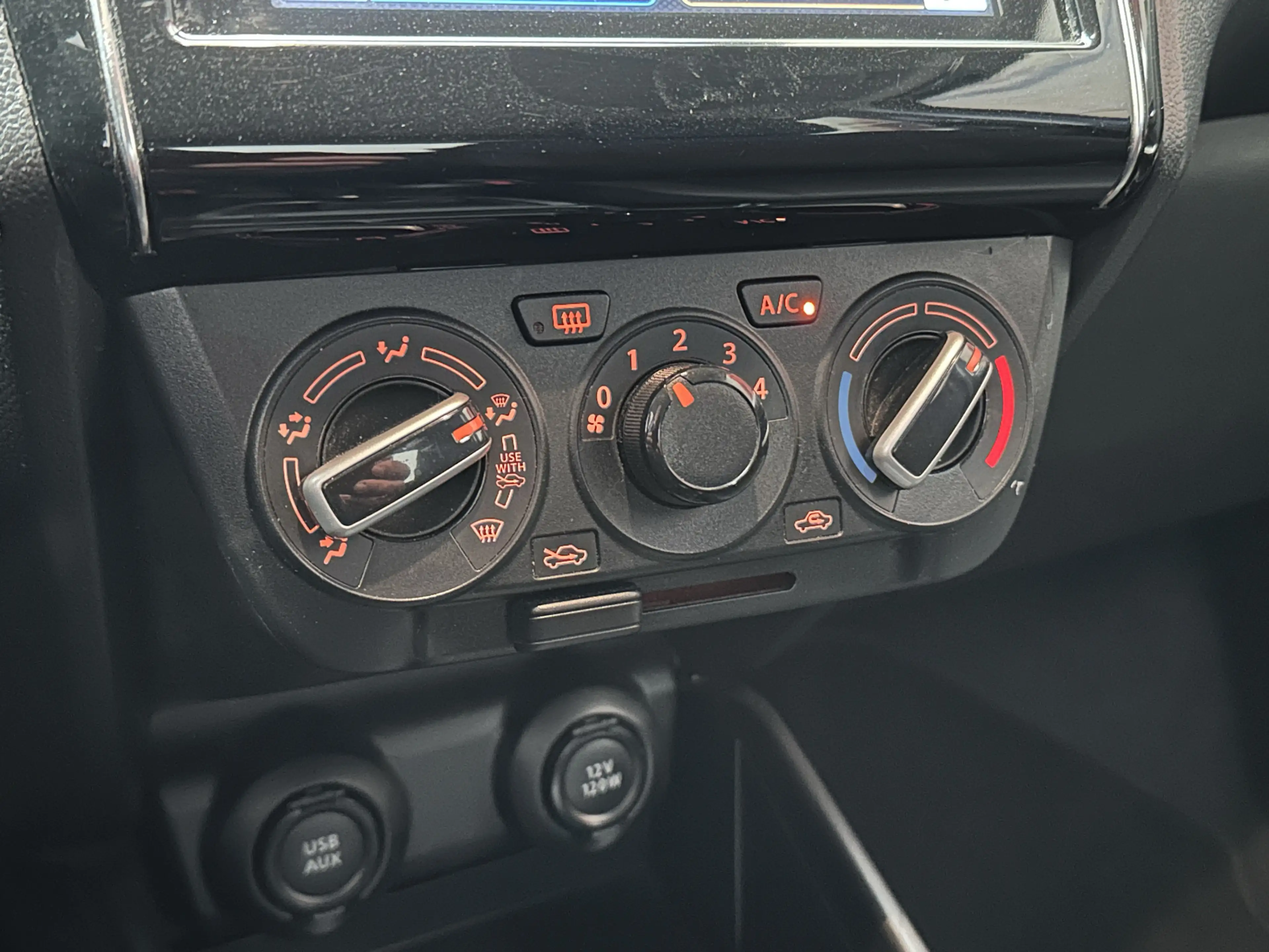 Suzuki Swift 1.2 COMFORT SMART HYBRID APPLE CARPLAY/ANDROID AUT — photo 30