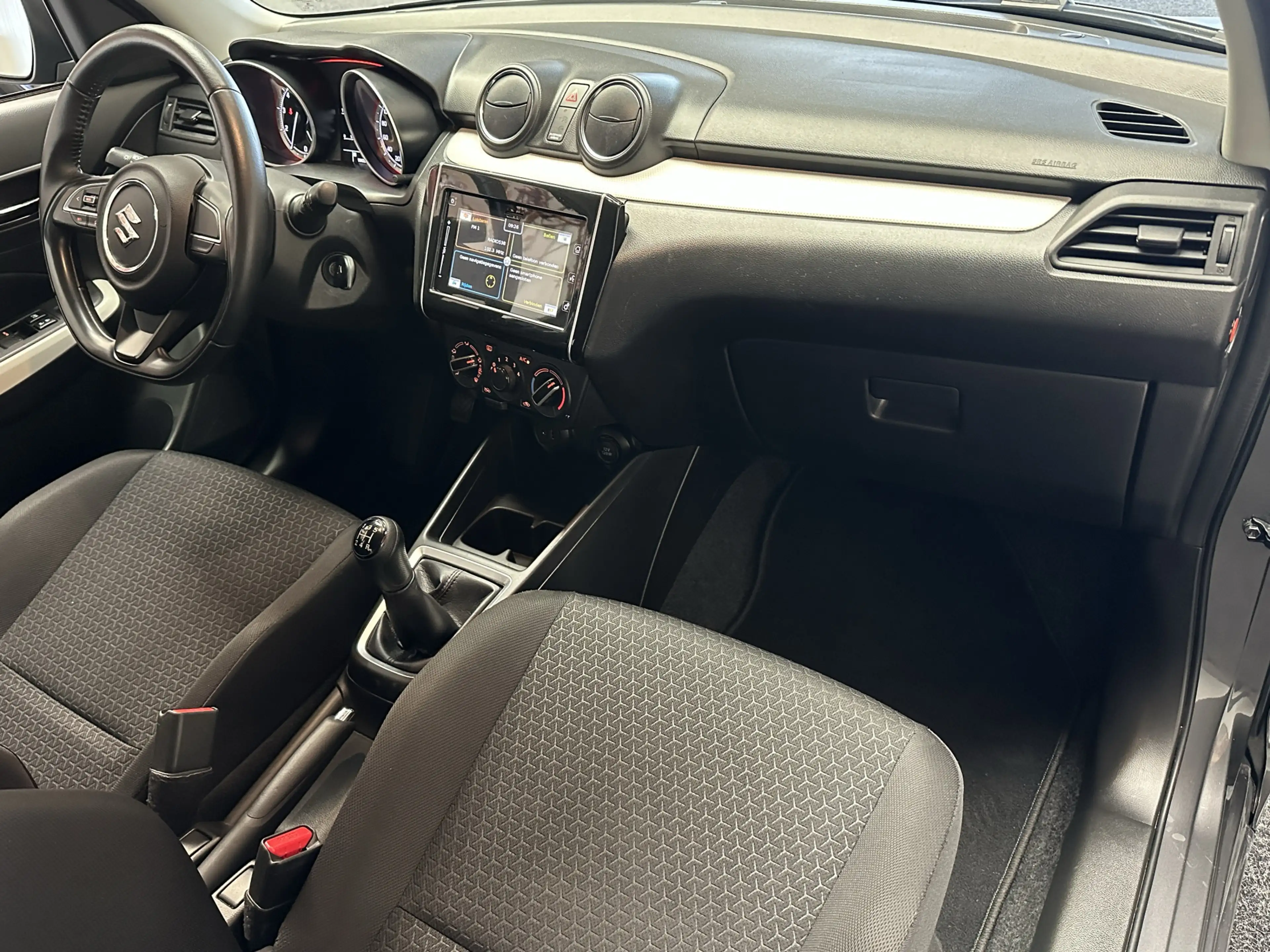 Suzuki Swift 1.2 COMFORT SMART HYBRID APPLE CARPLAY/ANDROID AUT — photo 14