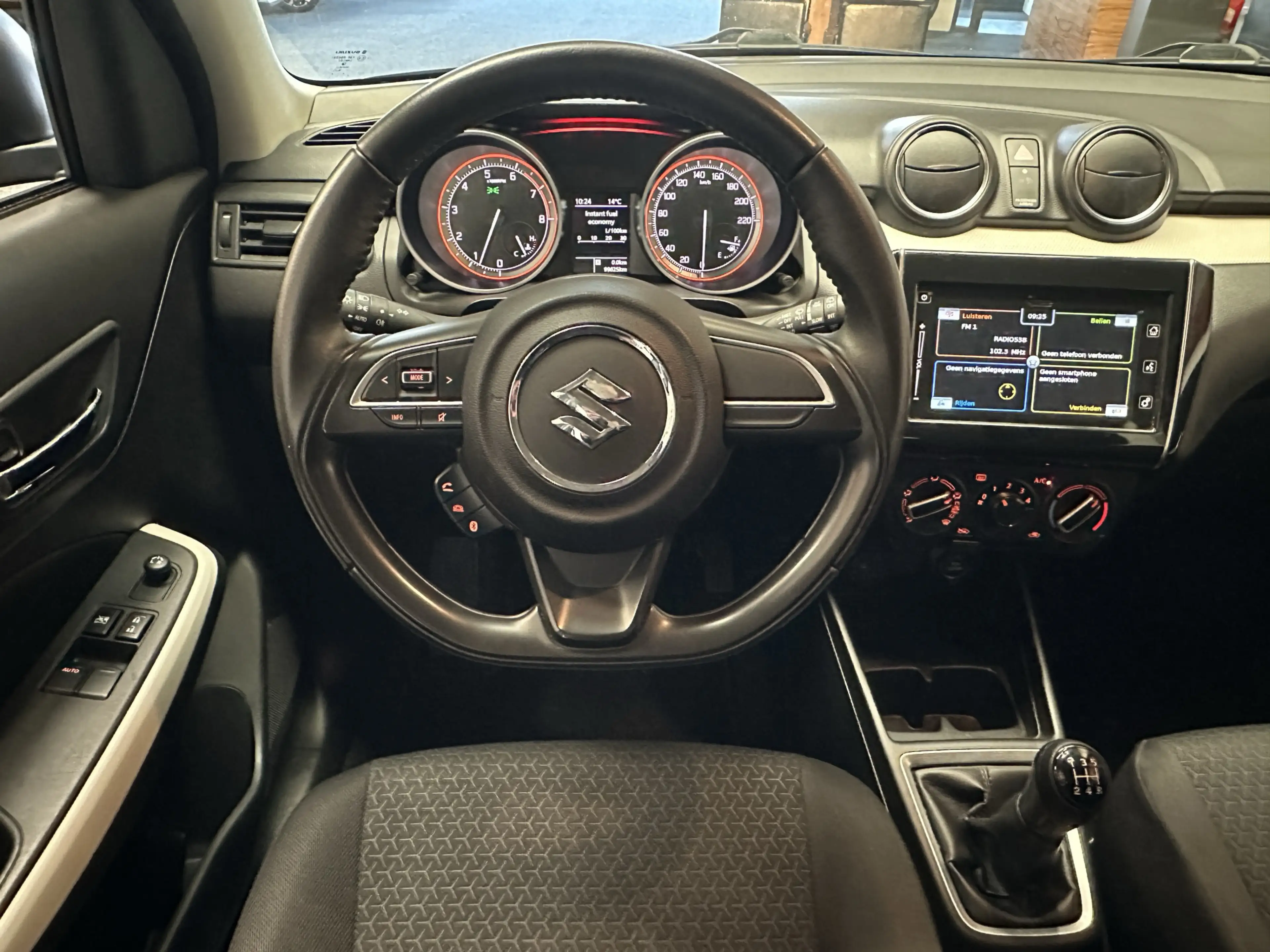 Suzuki Swift 1.2 COMFORT SMART HYBRID APPLE CARPLAY/ANDROID AUT — photo 12