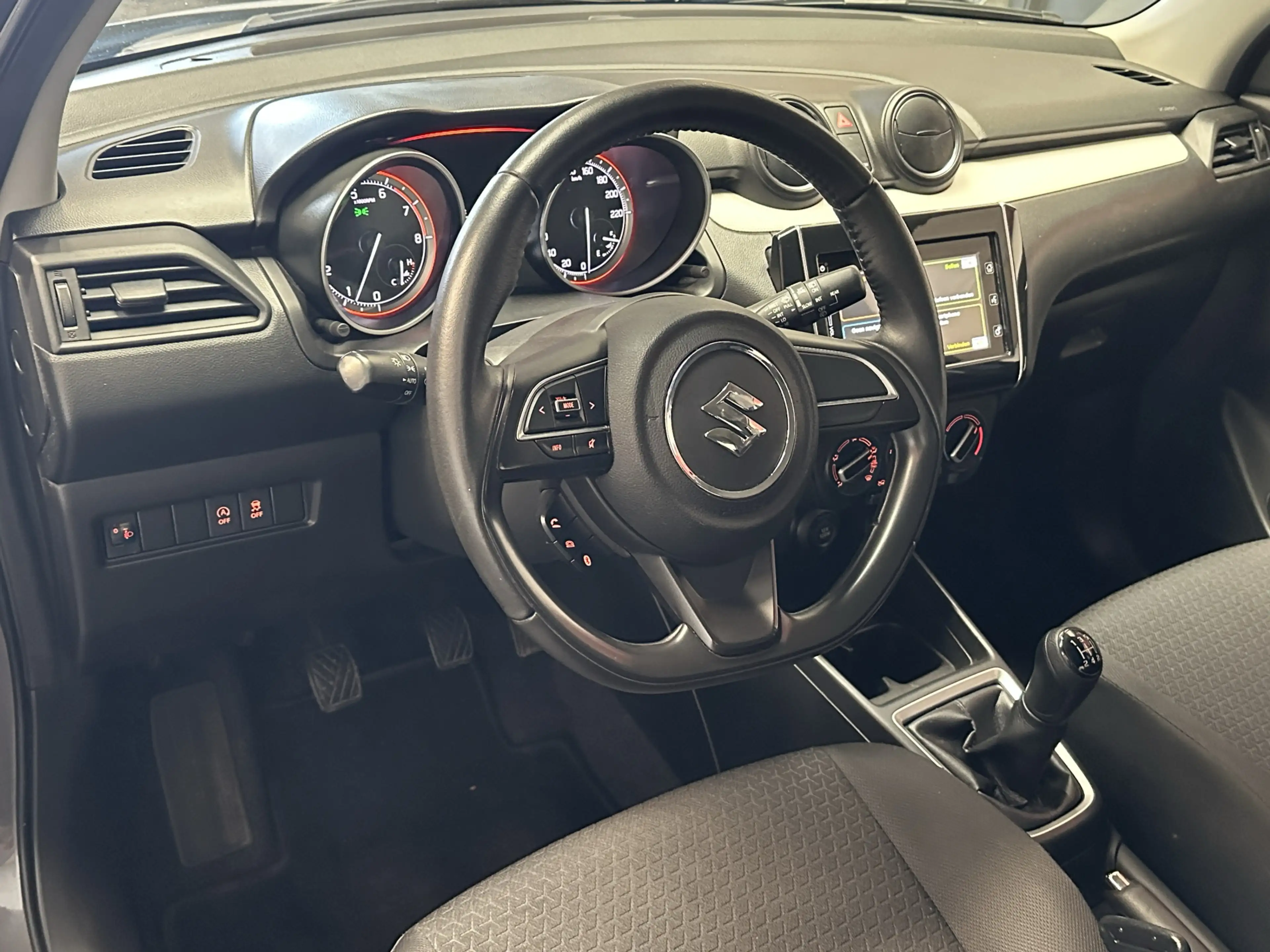 Suzuki Swift 1.2 COMFORT SMART HYBRID APPLE CARPLAY/ANDROID AUT — photo 11