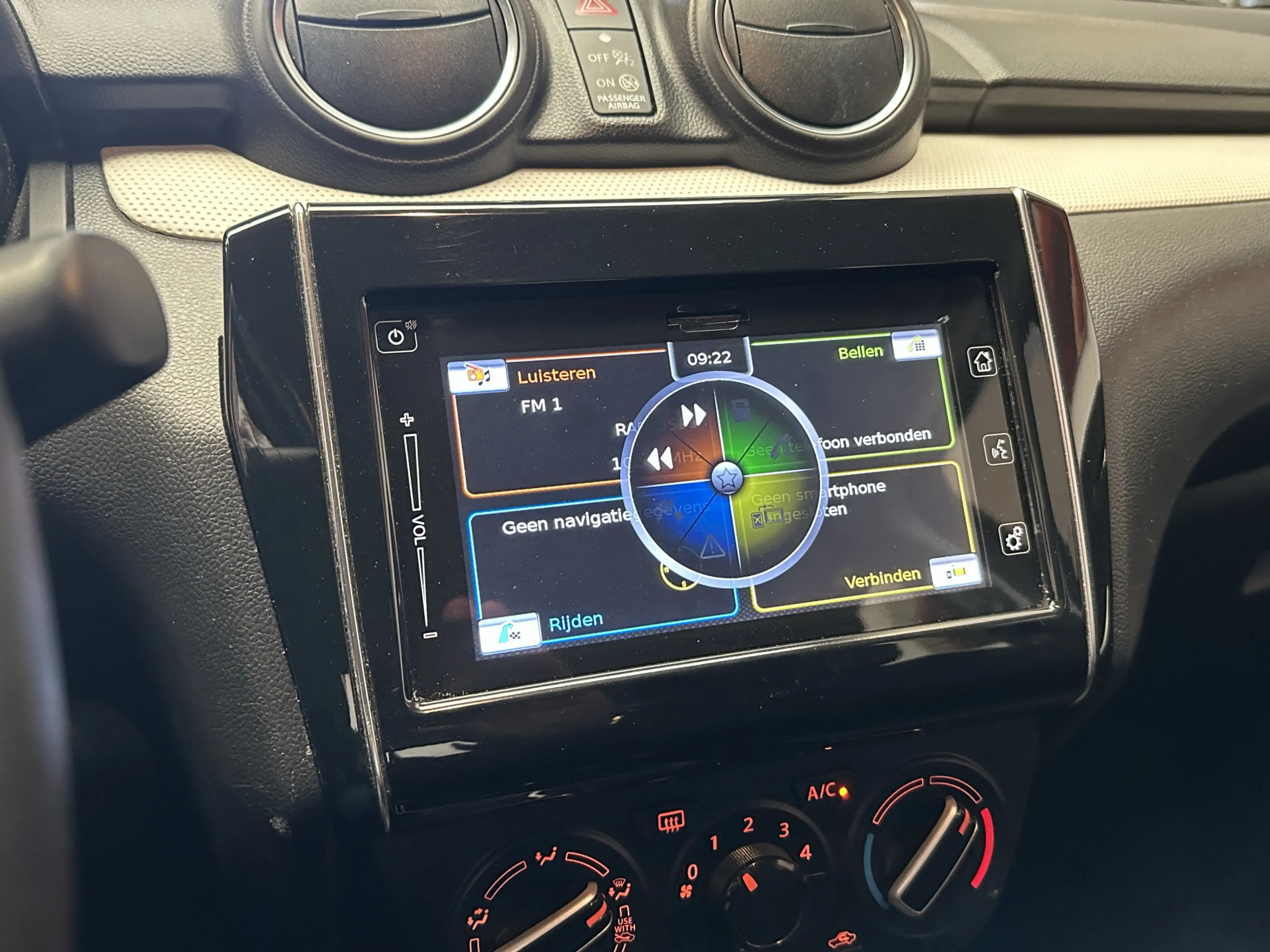 Suzuki Swift 1.2 COMFORT SMART HYBRID APPLE CARPLAY/ANDROID AUT — photo 27