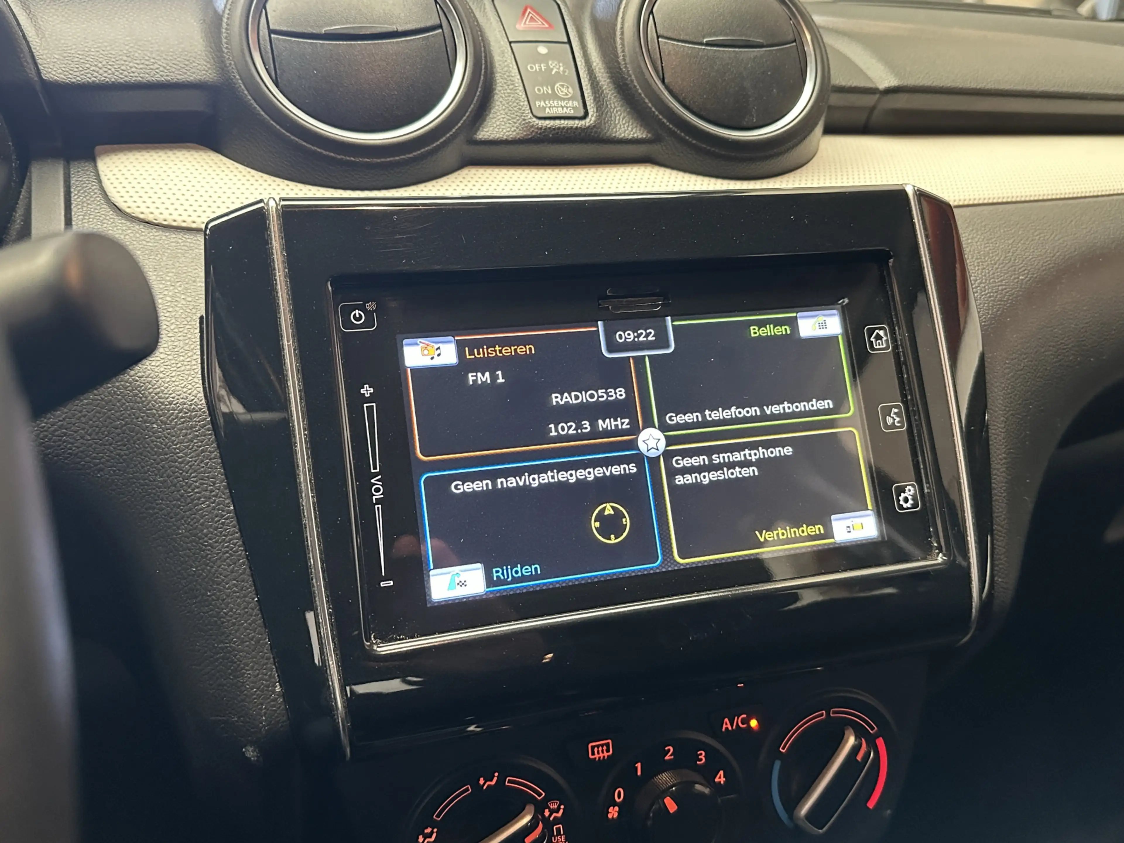 Suzuki Swift 1.2 COMFORT SMART HYBRID APPLE CARPLAY/ANDROID AUT — photo 24