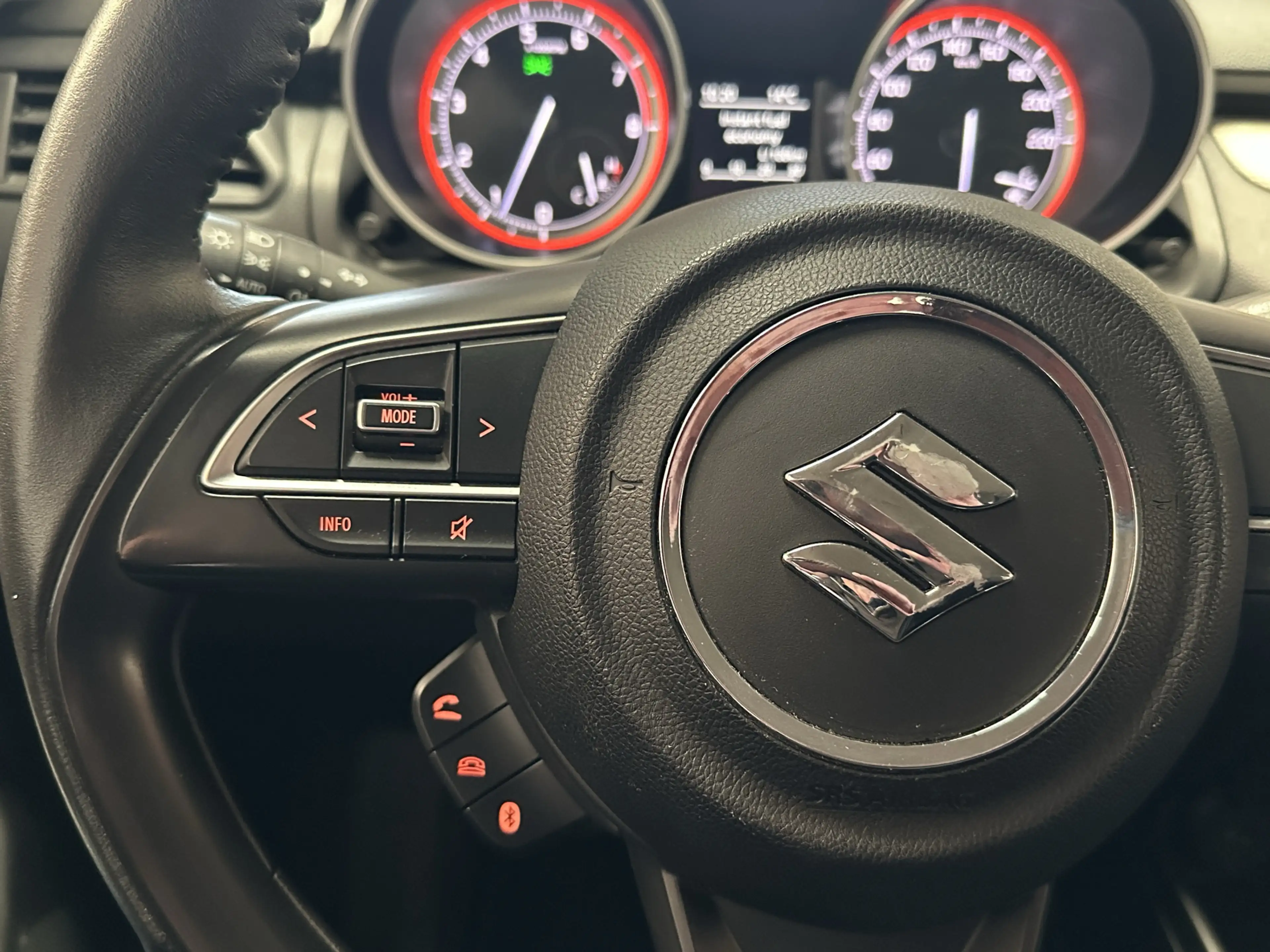 Suzuki Swift 1.2 COMFORT SMART HYBRID APPLE CARPLAY/ANDROID AUT — photo 20