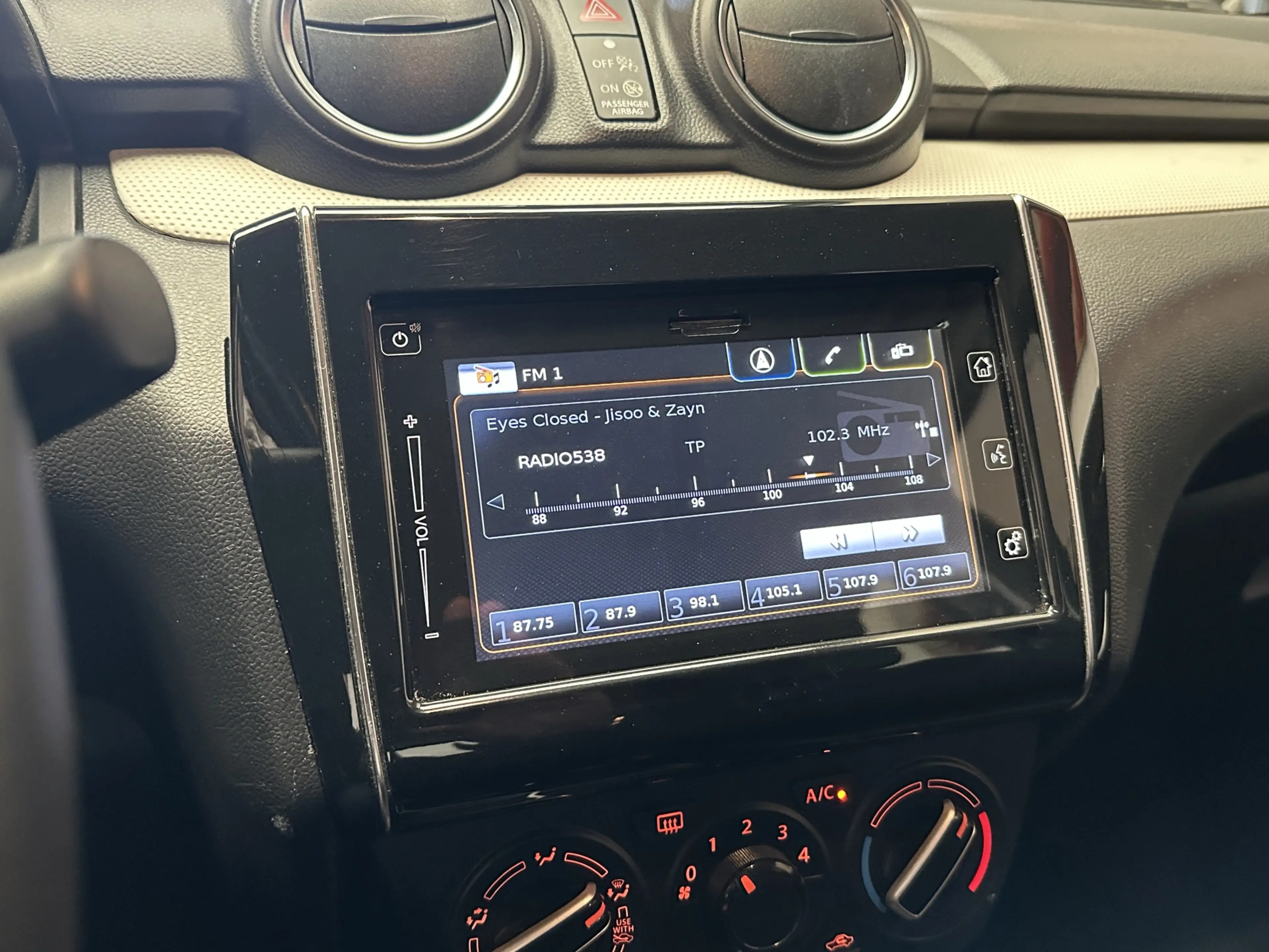 Suzuki Swift 1.2 COMFORT SMART HYBRID APPLE CARPLAY/ANDROID AUT — photo 28