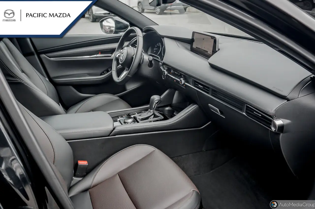 Mazda 3 снимка Mazda 3