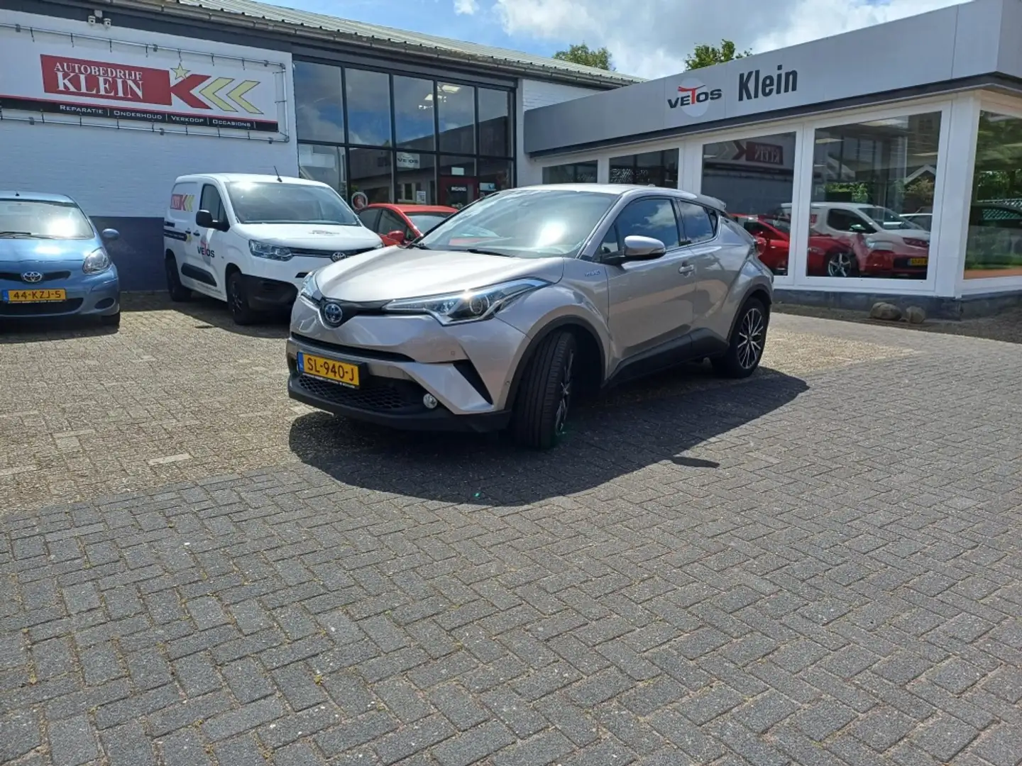 Toyota C-HR 1.8 Hybrid Executive Gris - 2