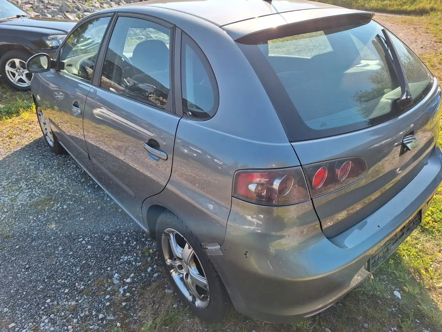 SEAT Ibiza 1.4 16V 63kW 5-türig Gris - 2