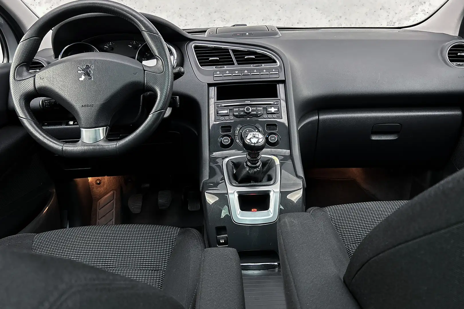 Peugeot 5008 1.6 THP GT 5p. | Panoramadak | Trekhaak | Climate Grijs - 2
