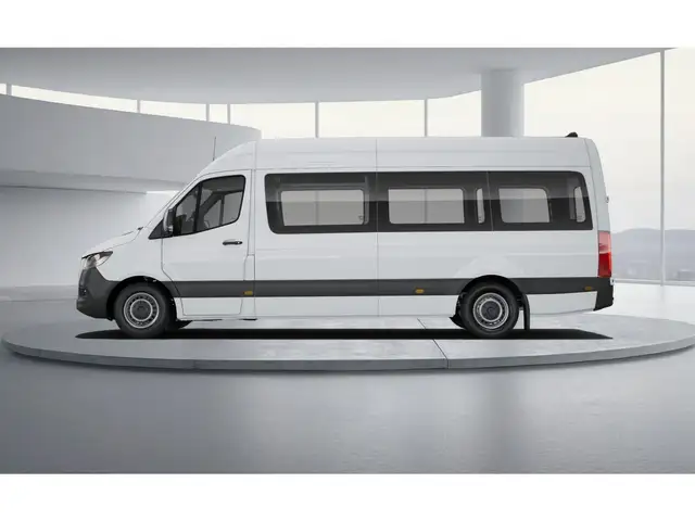 Mercedes-Benz Sprinter view 3