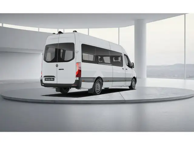 Mercedes-Benz Sprinter view 4