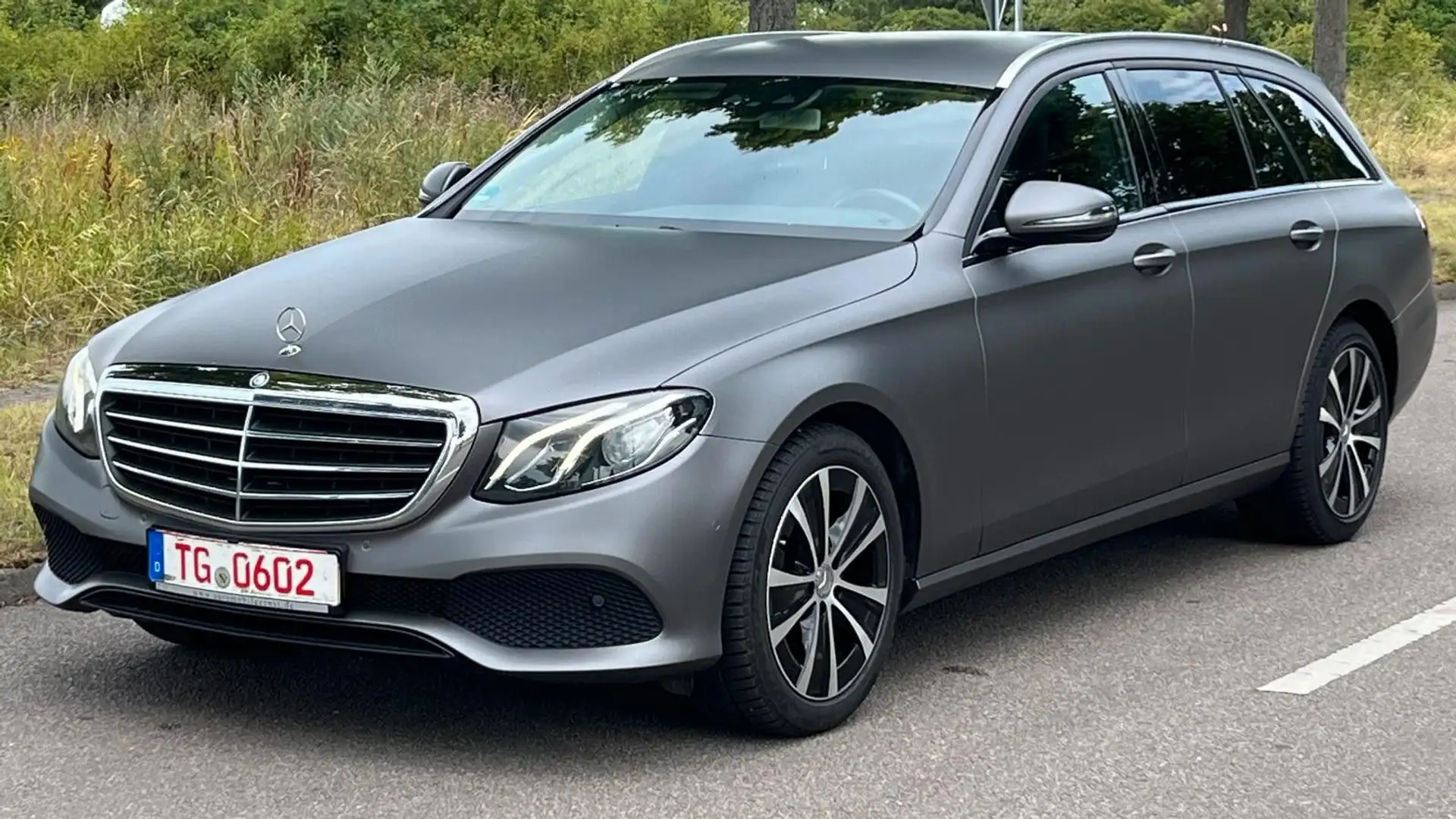 Mercedes-Benz E 200 E200d T- Modell , LED, Tüv neu Grau - 1