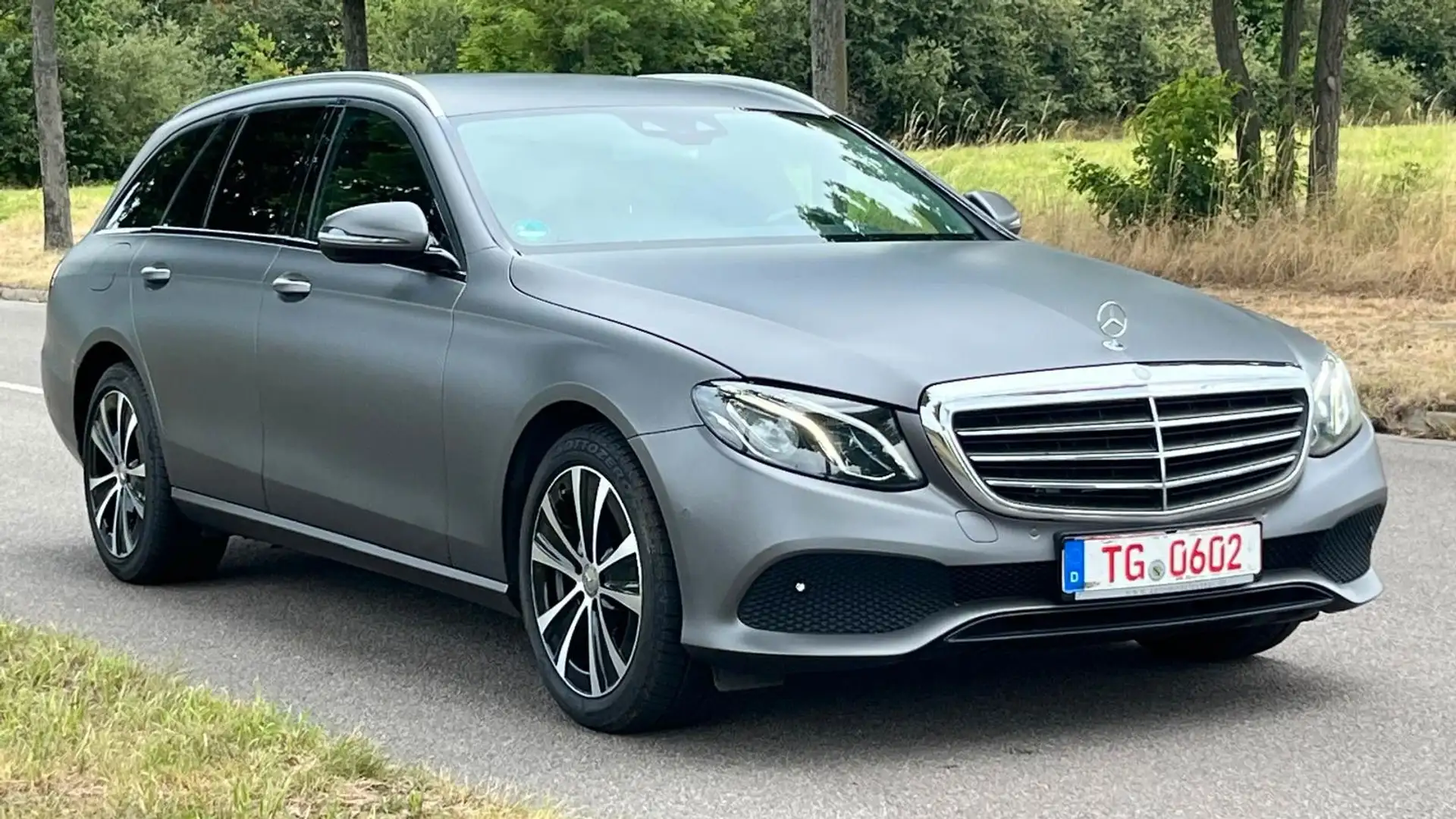 Mercedes-Benz E 200 E200d T- Modell , LED, Tüv neu Grau - 2