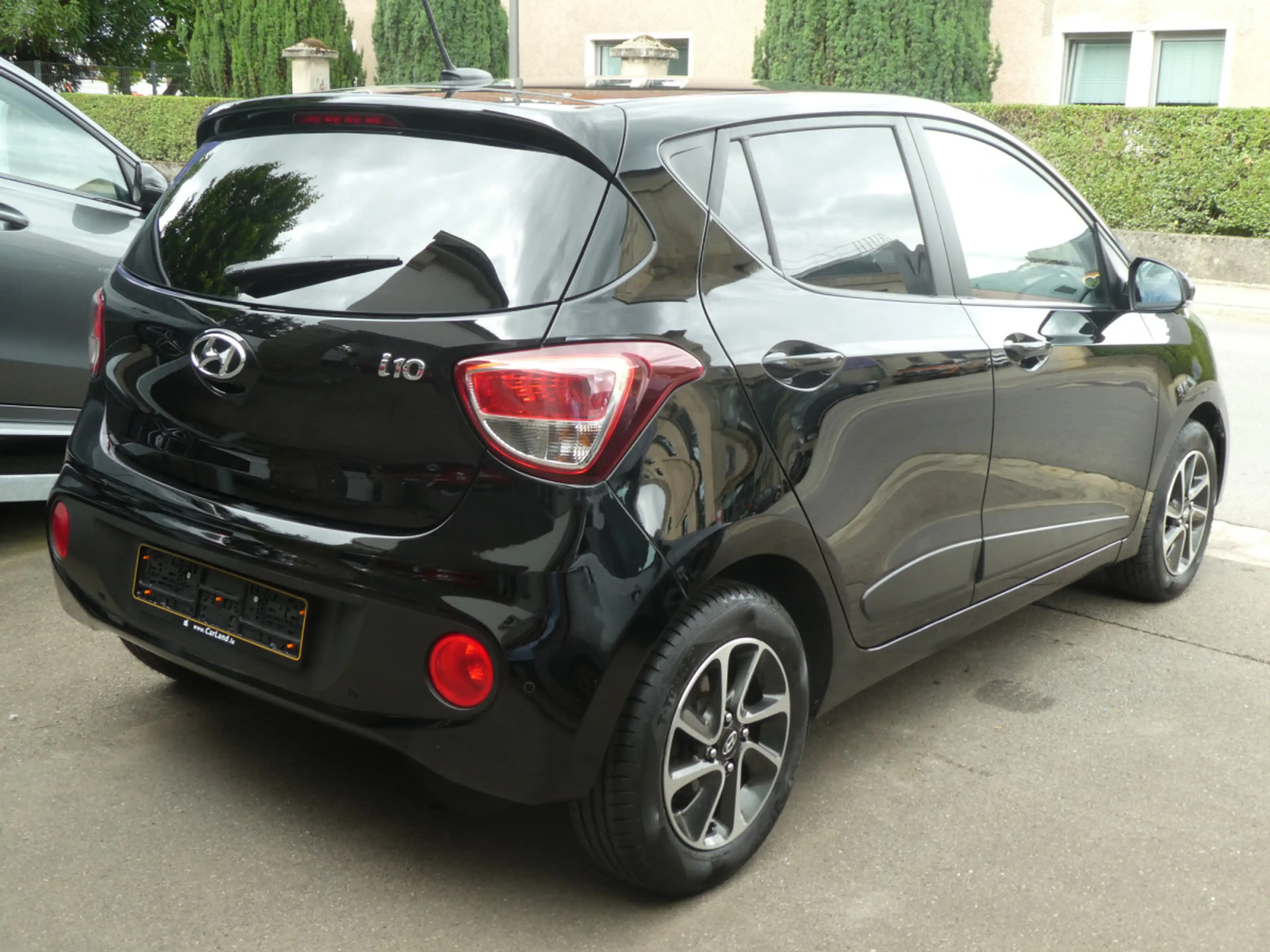 Hyundai i10 1.0 Pack Automatique — photo 2