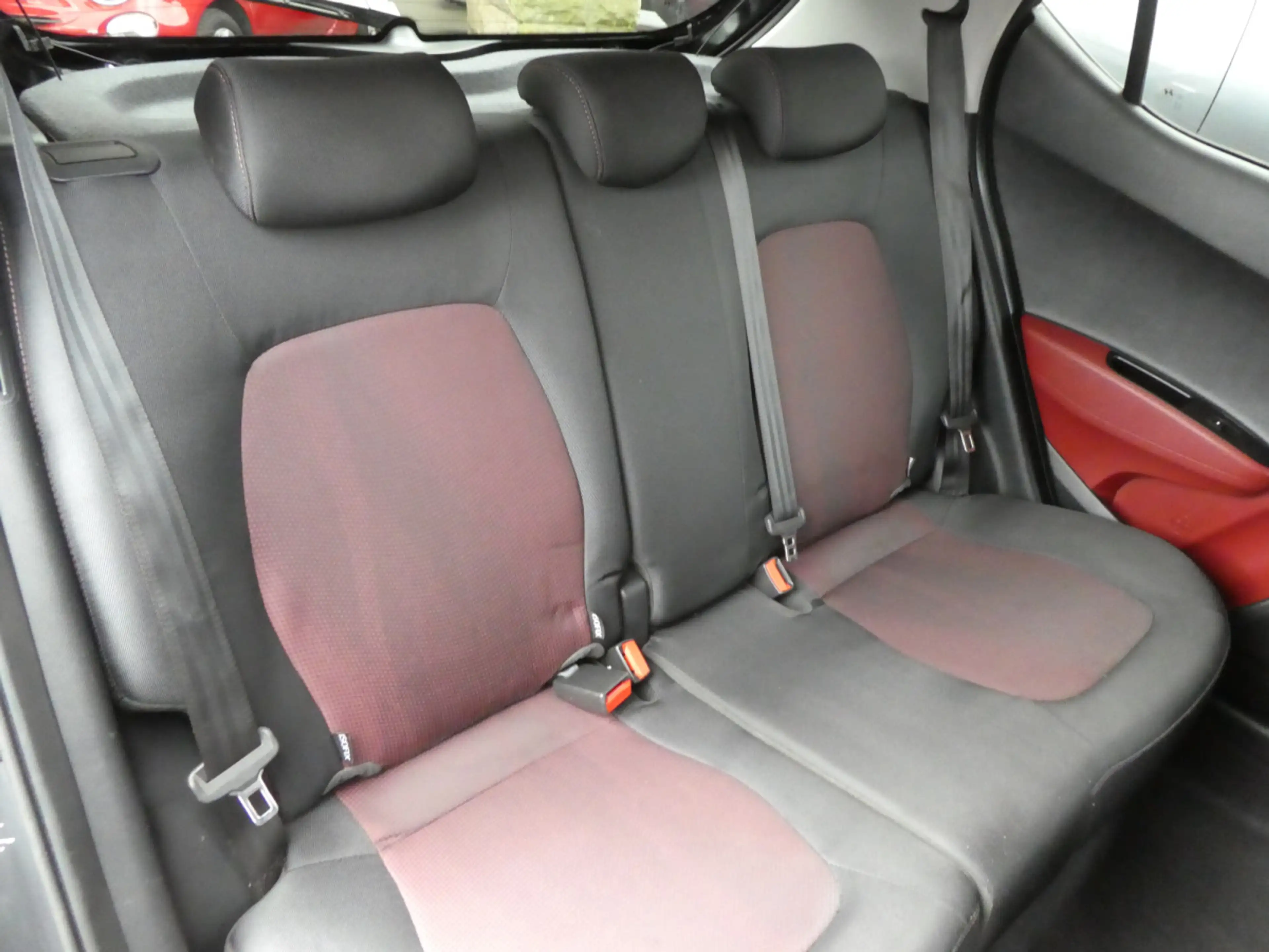 Hyundai i10 1.0 Pack Automatique — photo 4