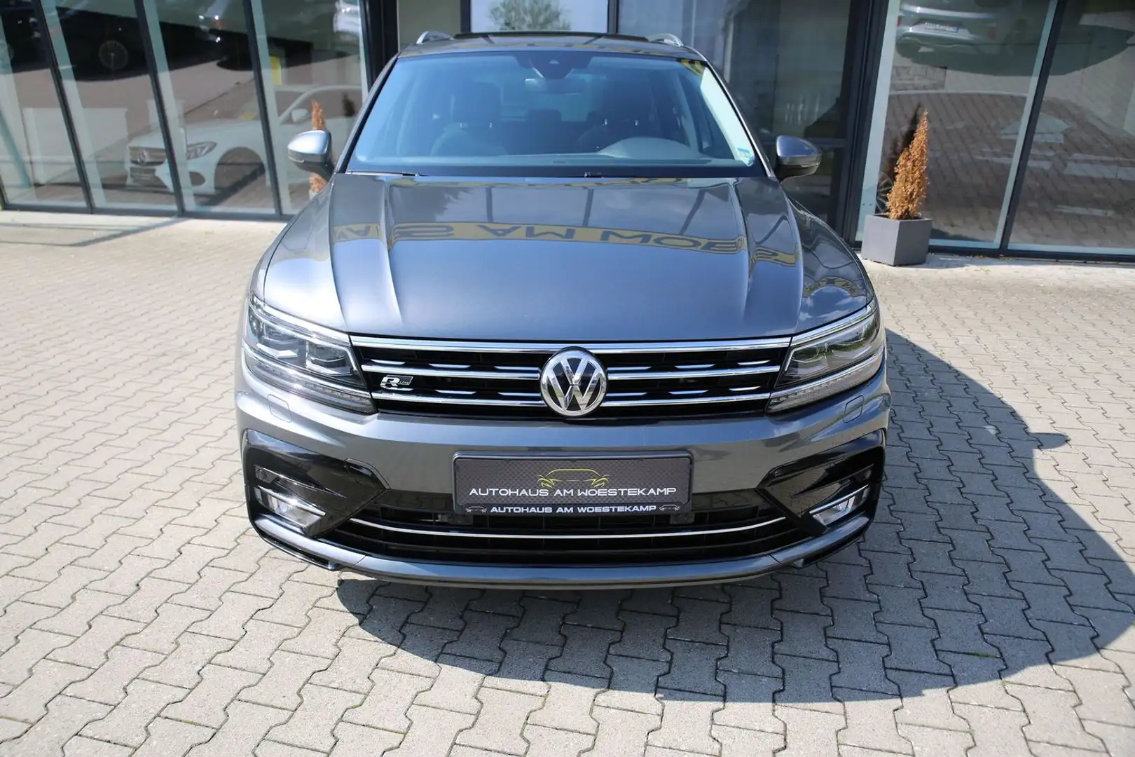 Volkswagen Tiguan HIGHLINE*R-LINE*4.MO*PANO*ACC*AHK*LED* Gris - 2