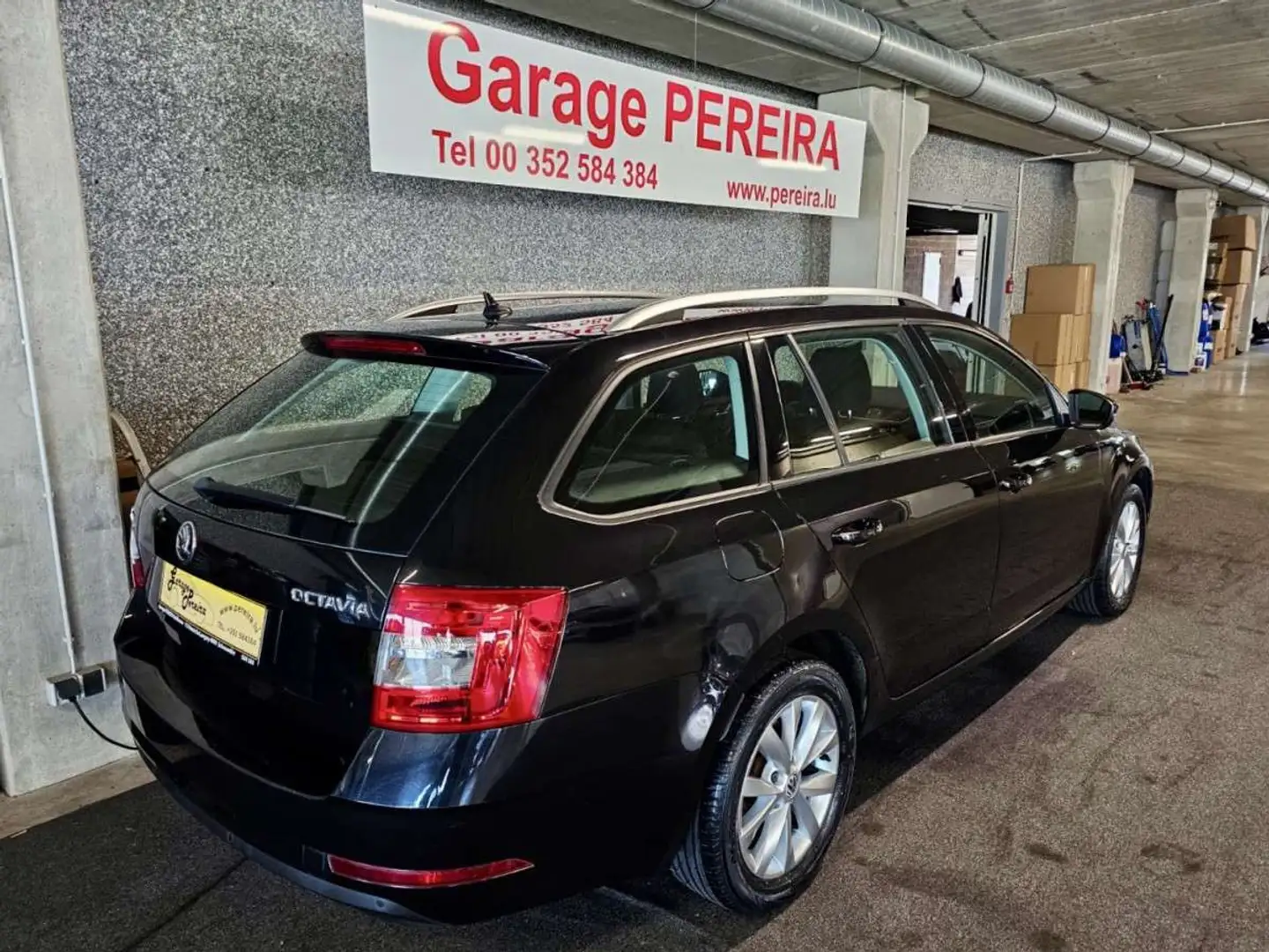 Skoda Octavia 1.8 TSI STYLE LED NAVI 1 HAND Noir - 2