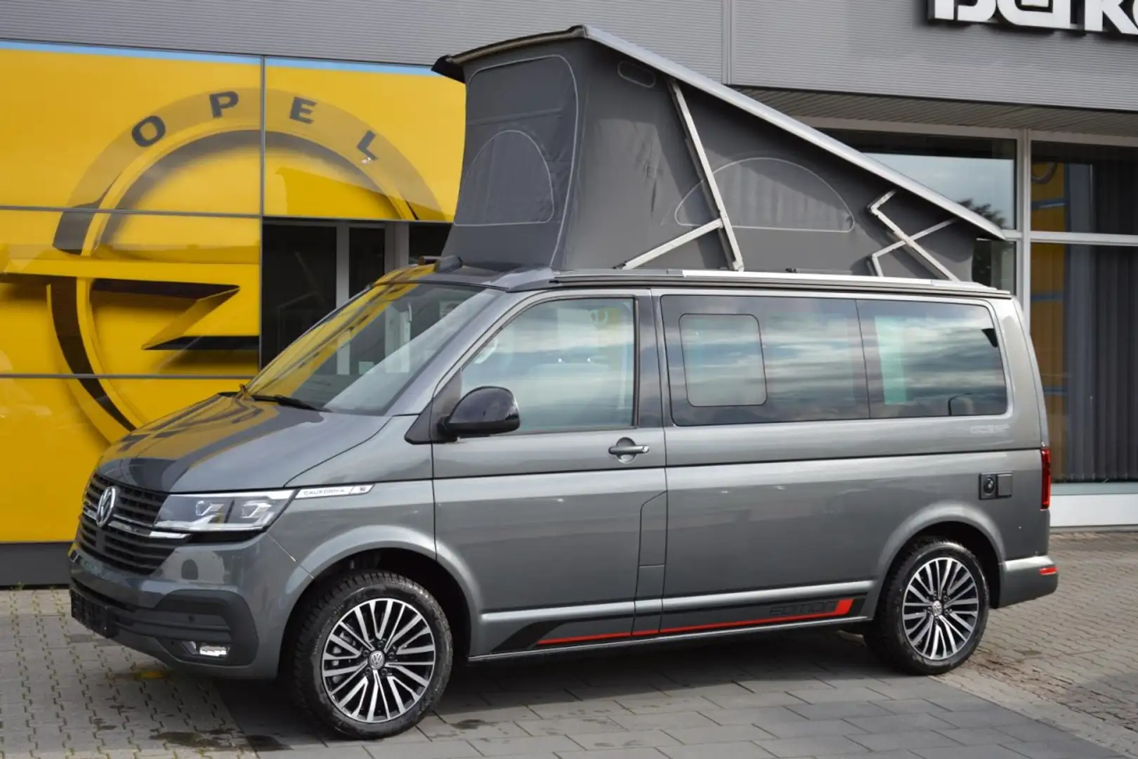 Volkswagen T6.1 California Ocean Edition 2.0TDI/DSG/AHK/Navi Grau - 2