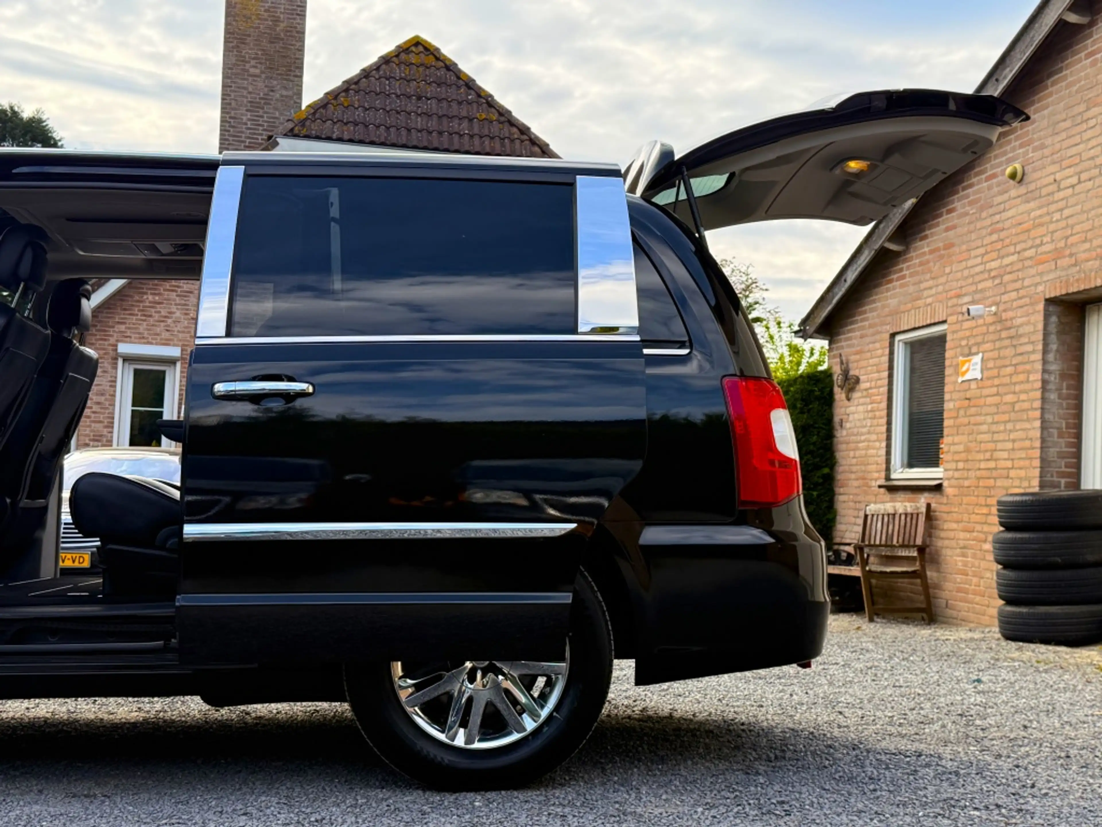 Chrysler Grand Voyager 3.6 V6 LTD PLATINUM Bj.2015 OPEN-DAK 3xTV/DVD/BLU- — photo 15