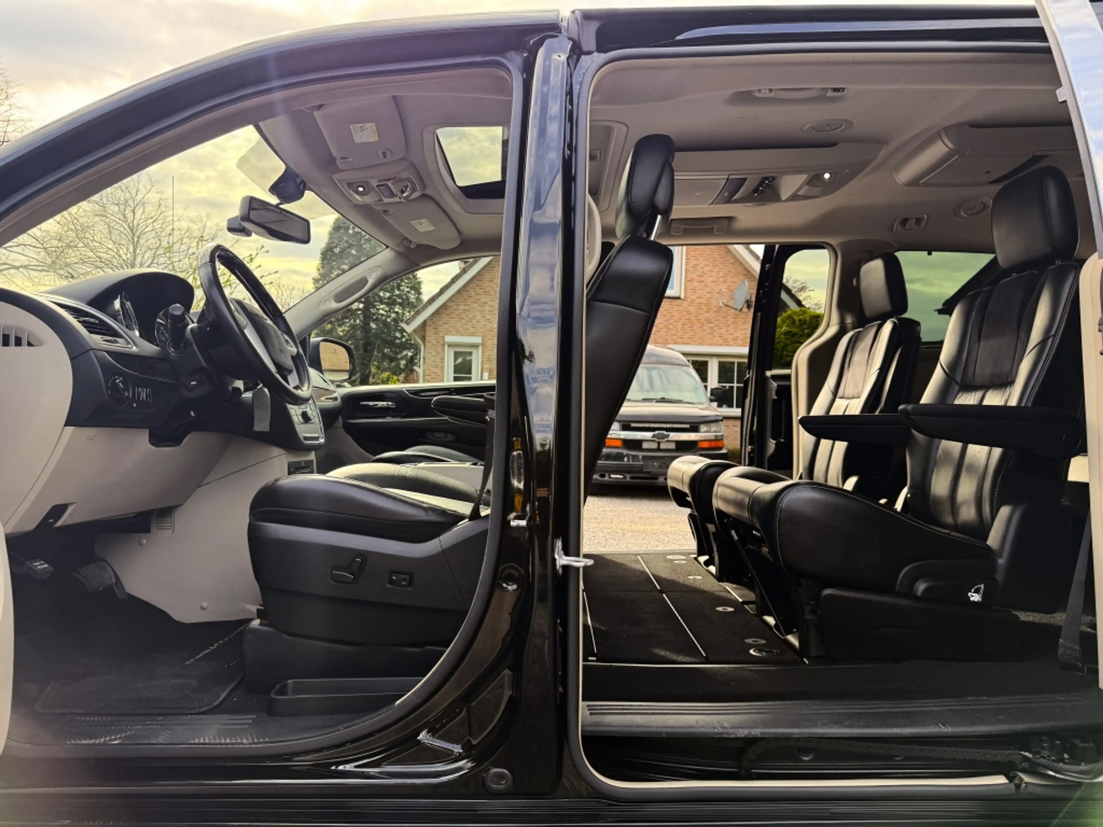 Chrysler Grand Voyager 3.6 V6 LTD PLATINUM Bj.2015 OPEN-DAK 3xTV/DVD/BLU- — photo 10