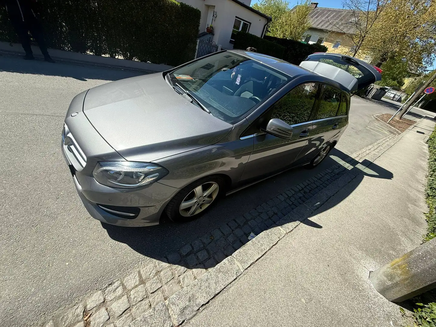 Mercedes-Benz B 180 B 180 d Grau - 1