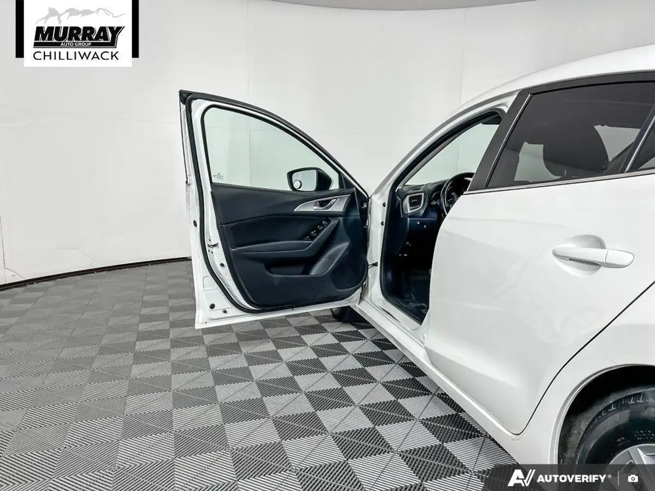 Mazda 3 снимка Mazda 3