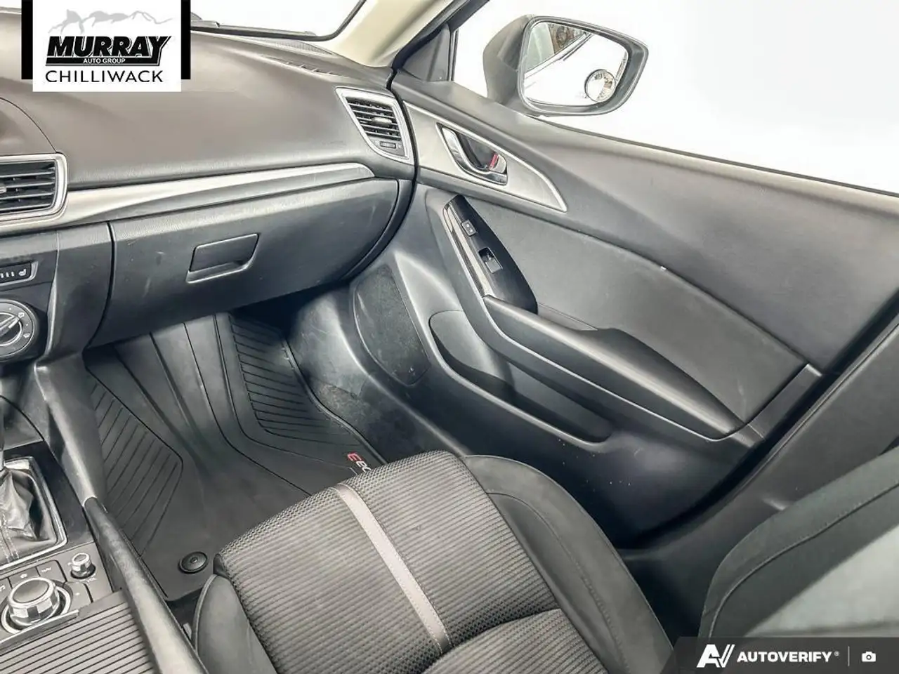 Mazda 3 снимка Mazda 3