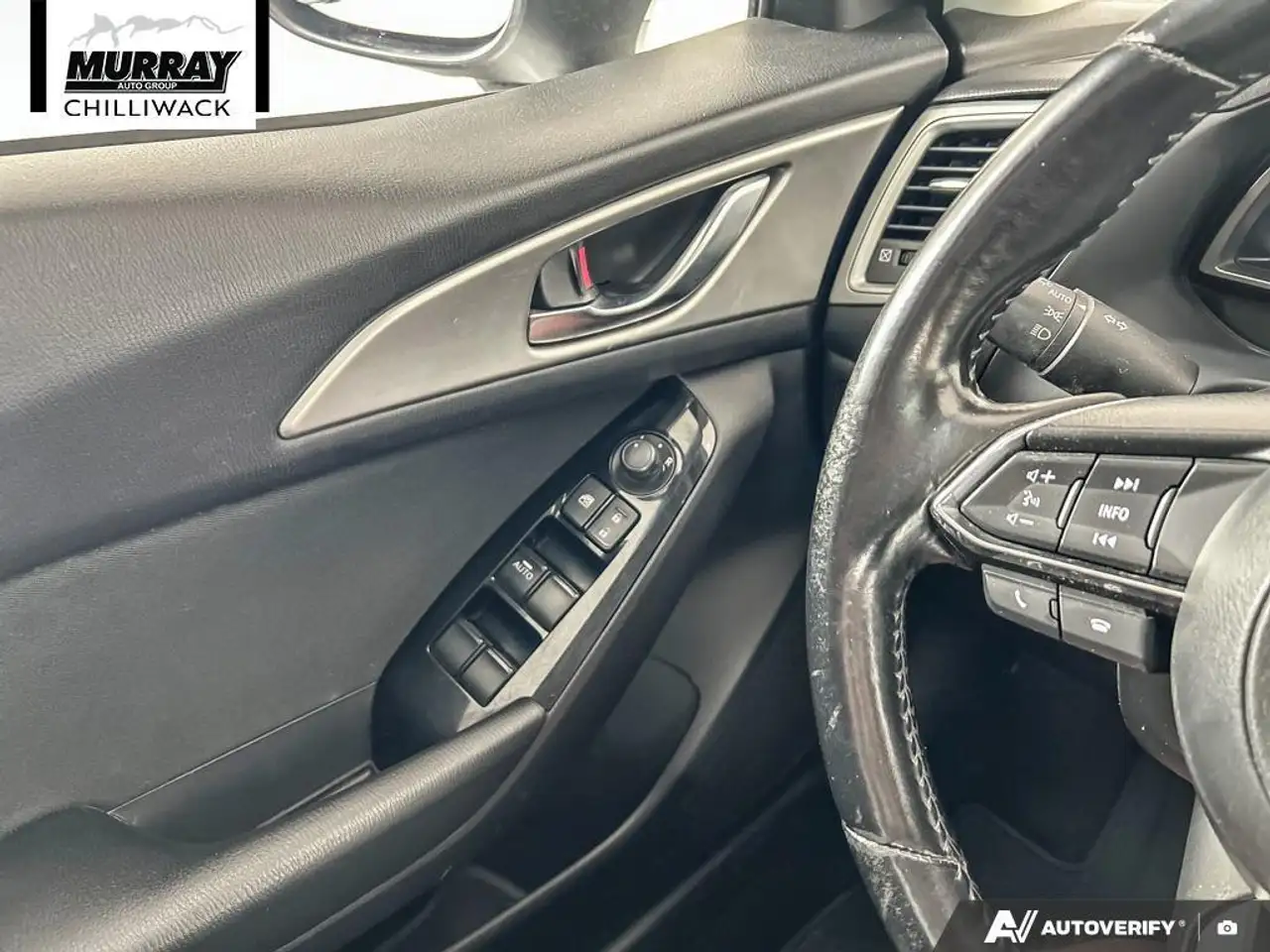 Mazda 3 снимка Mazda 3