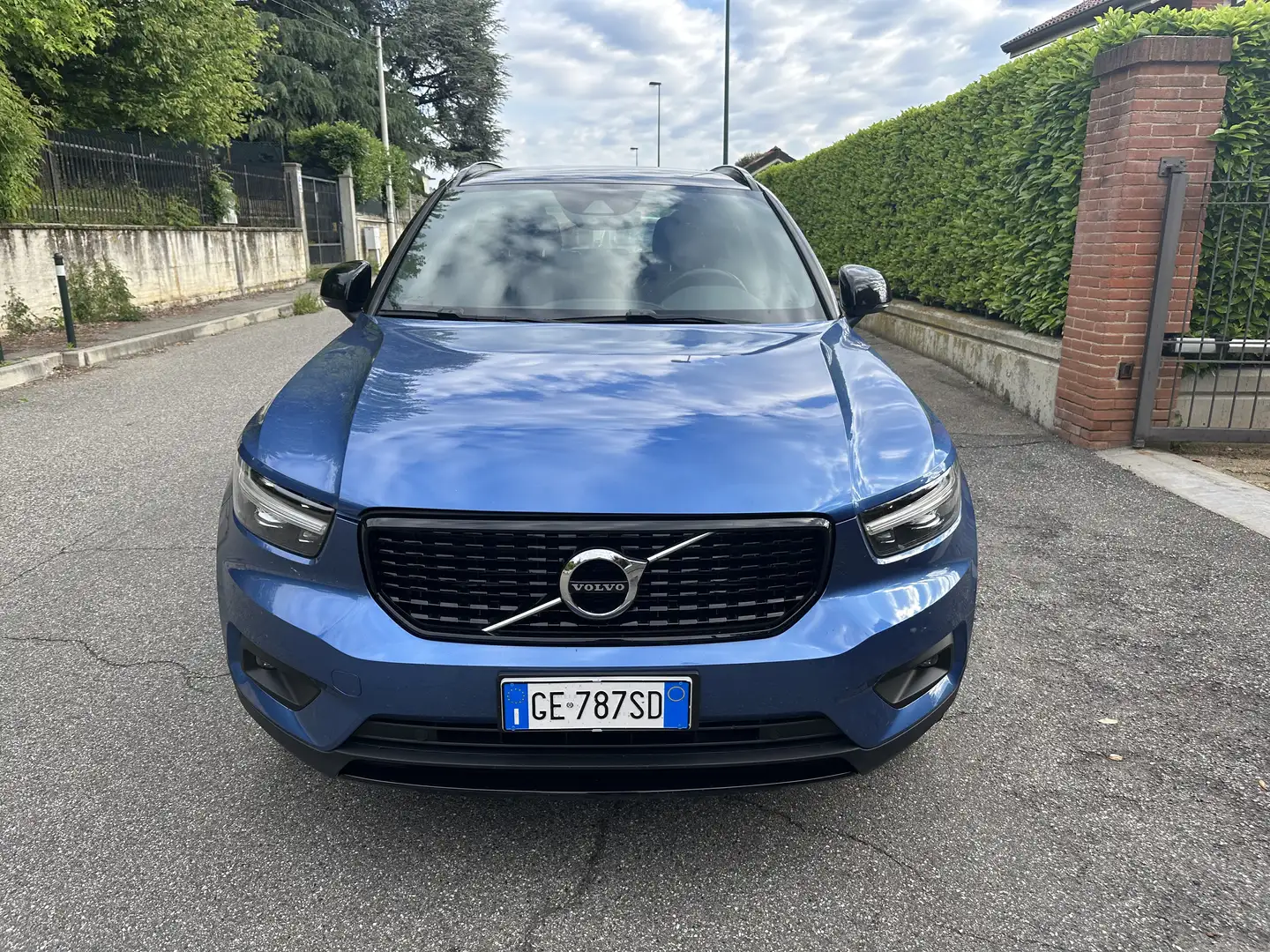 Volvo XC40 1.5 t4 phev R-design auto my21 Синій - 2