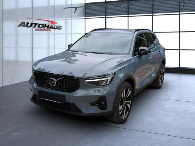 Volvo XC40 view 3