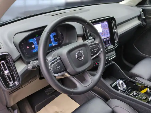 Volvo XC40 view 14