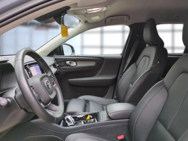 Volvo XC40 view 13