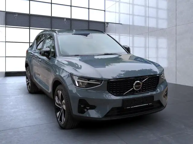 Volvo XC40 view 8
