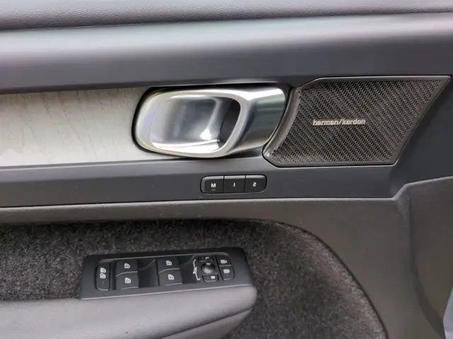 Volvo XC40 view 12