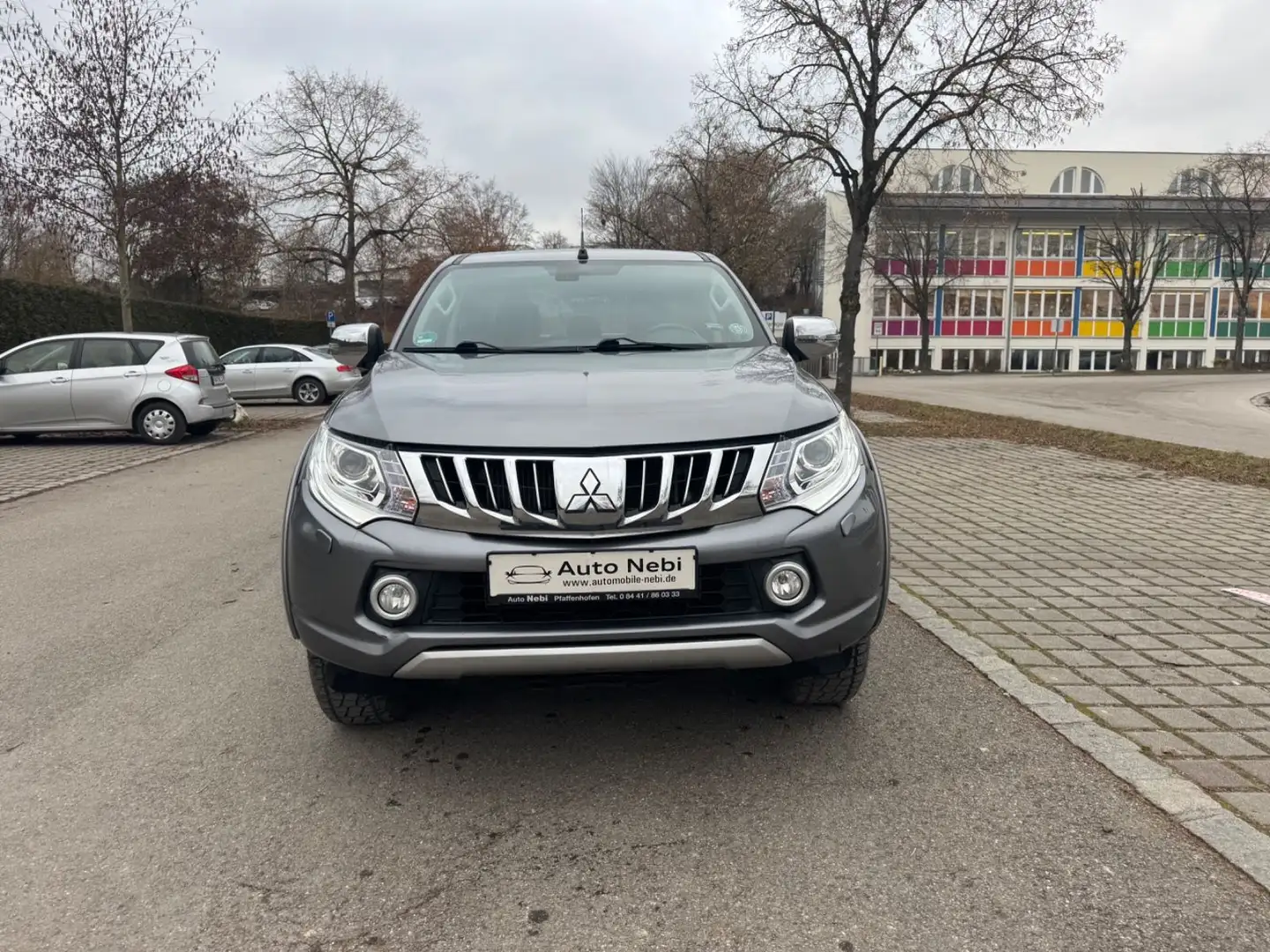 Mitsubishi L200 SUV-Star+ Doppelkabine 4WD*Automatik* Grau - 2