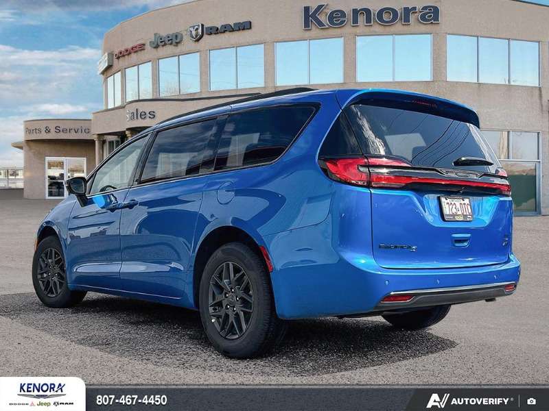 2027 Chrysler Pacifica SELECT — photo 1