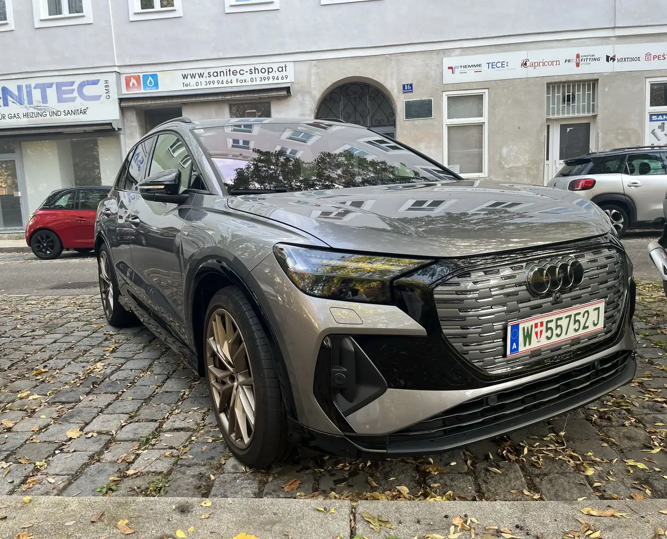 Audi Q4 e-tron 40 150kW 82kWh Grau - 1