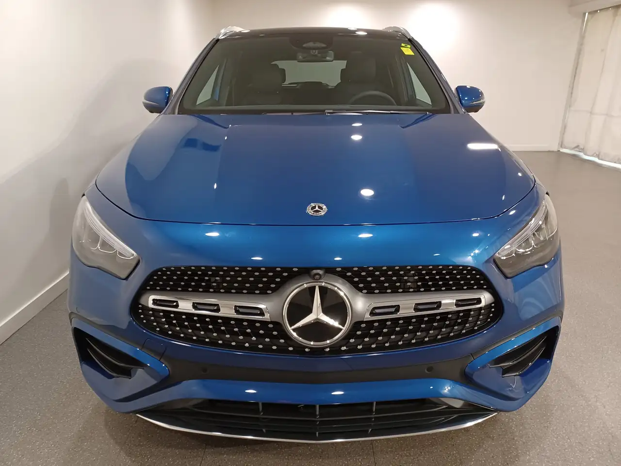 Mercedes-Benz GLA снимка Mercedes-Benz GLA