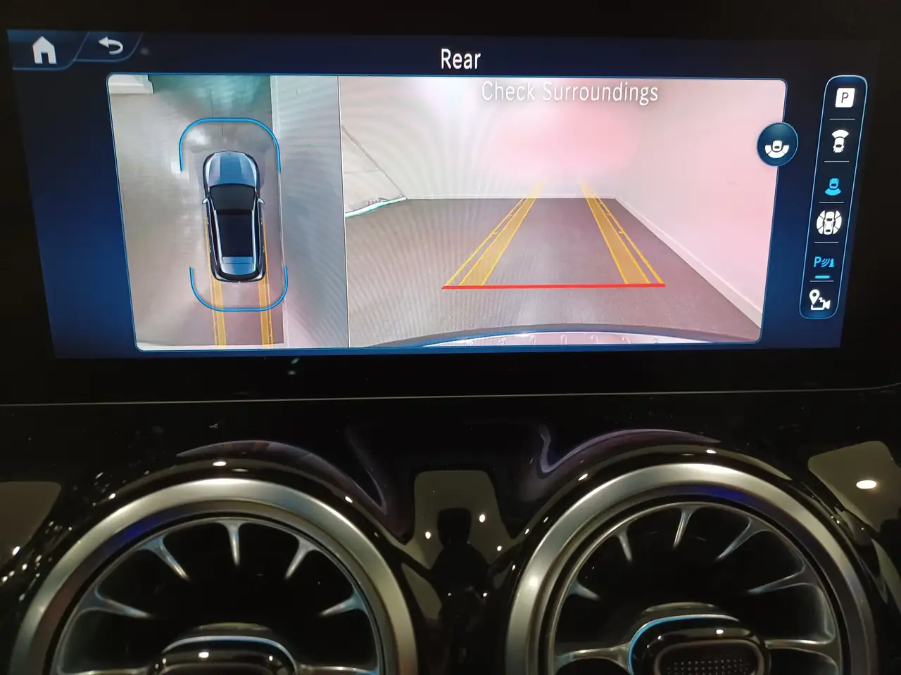 Mercedes-Benz GLA снимка Mercedes-Benz GLA