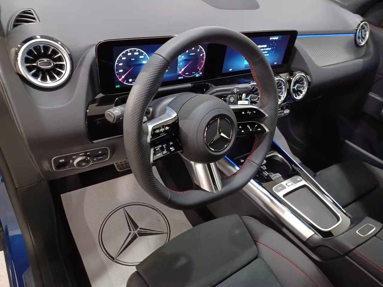 Mercedes-Benz GLA снимка Mercedes-Benz GLA